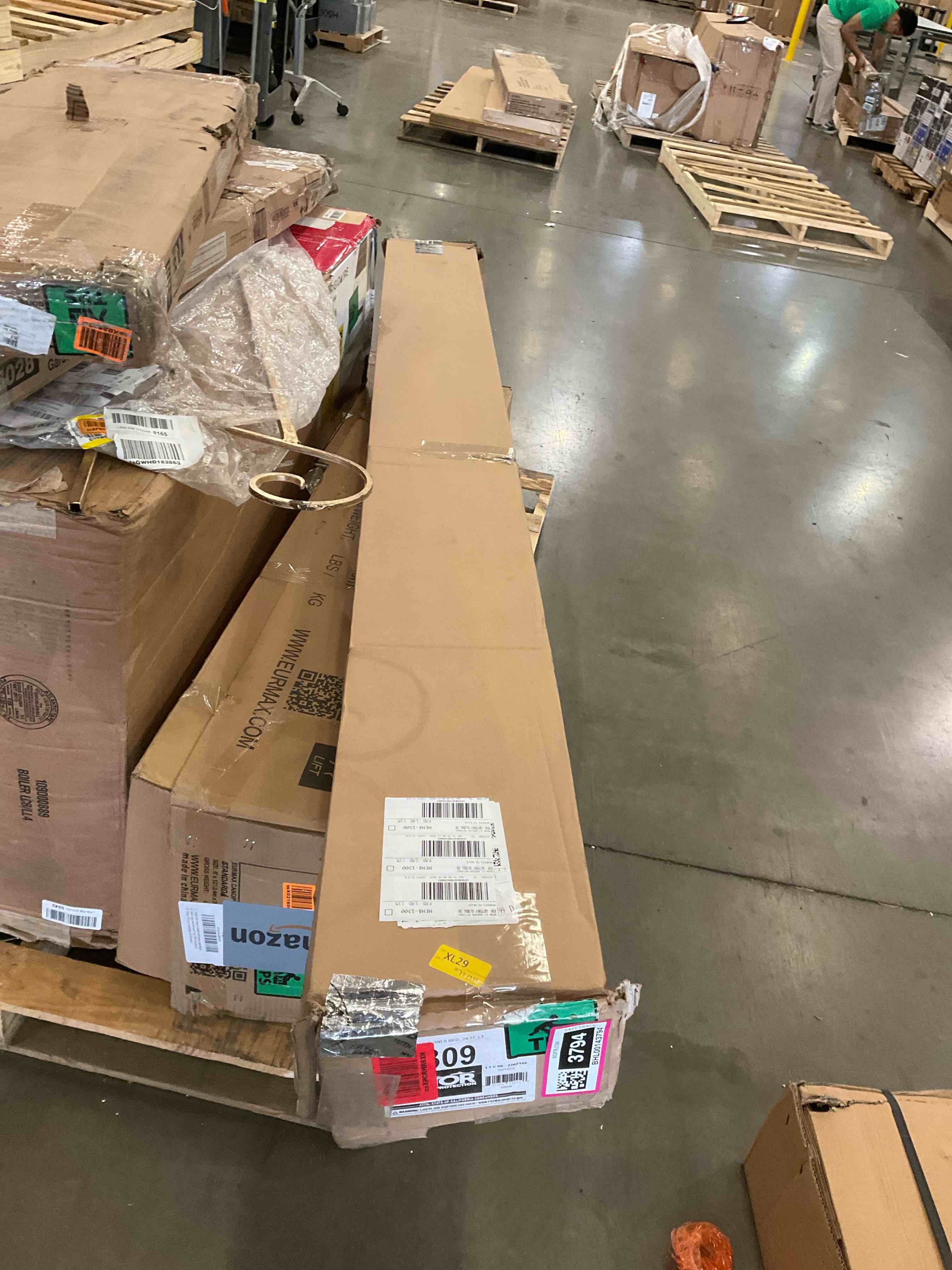https://s3.amazonaws.com/lotting-images-prod/BargainHunt/BHL00143794_1711984745701.jpeg