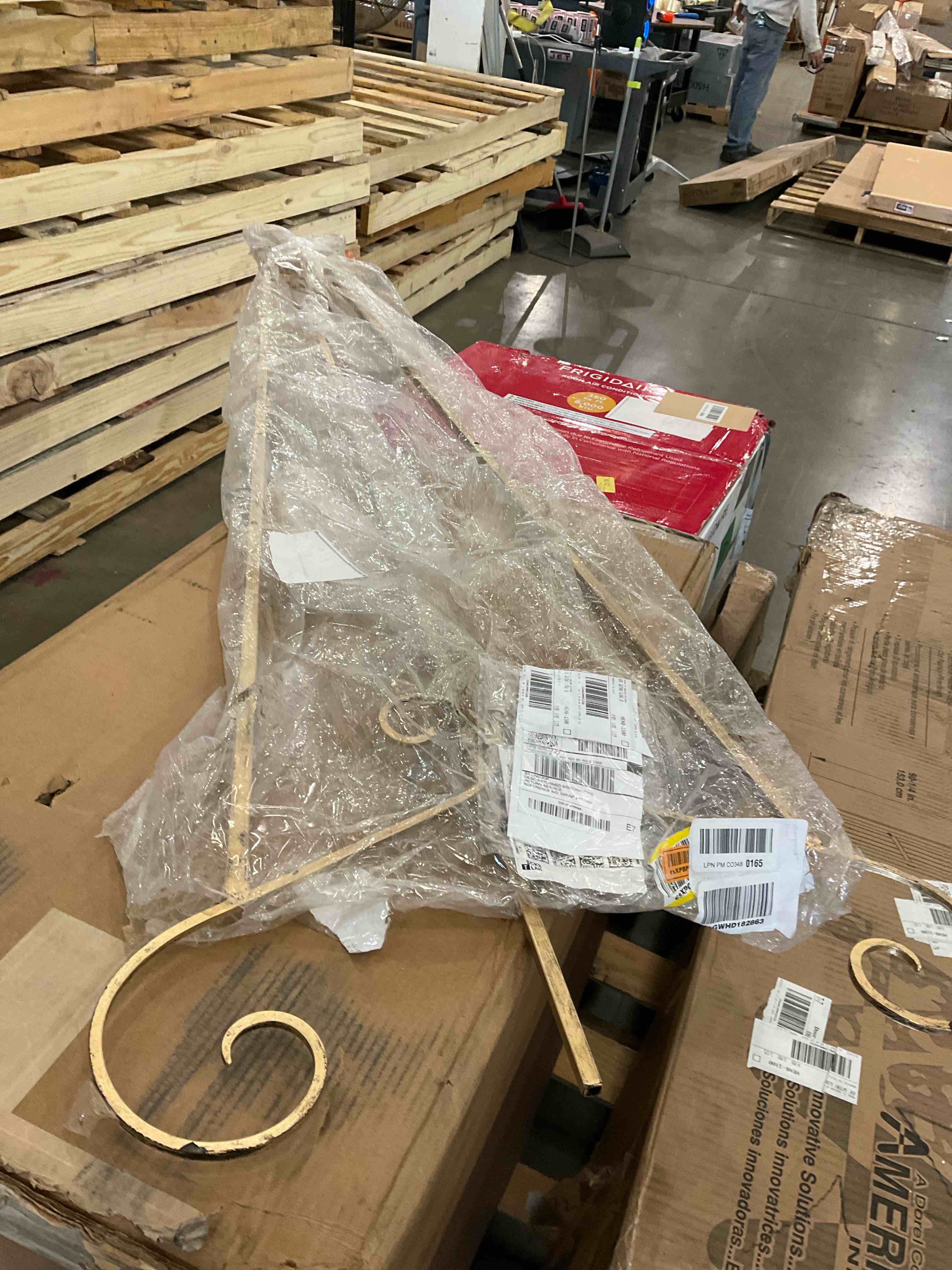 https://s3.amazonaws.com/lotting-images-prod/BargainHunt/BHL00143798_1711985483023.jpeg