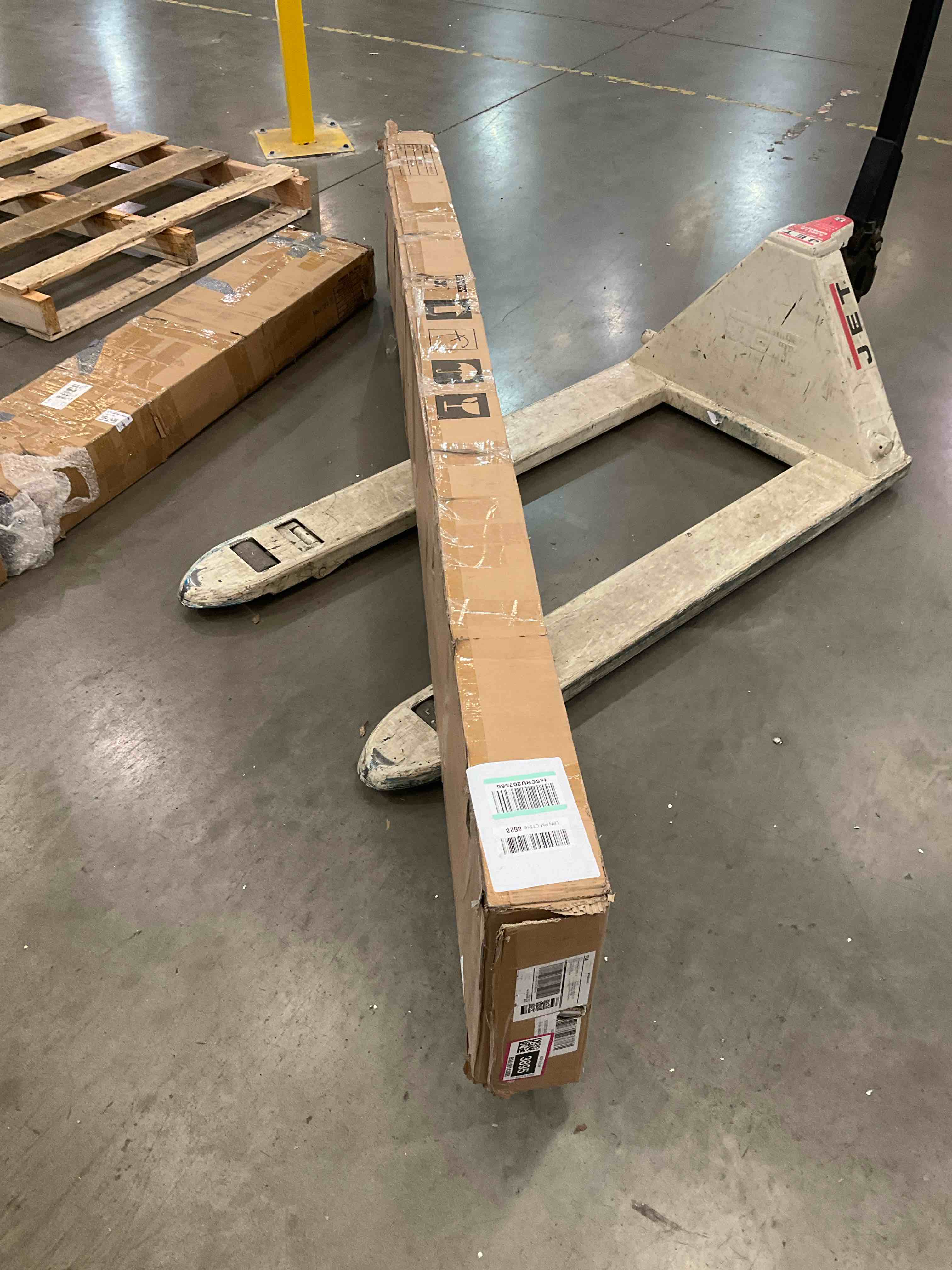 https://s3.amazonaws.com/lotting-images-prod/BargainHunt/BHL00143895_1713292416640.jpeg