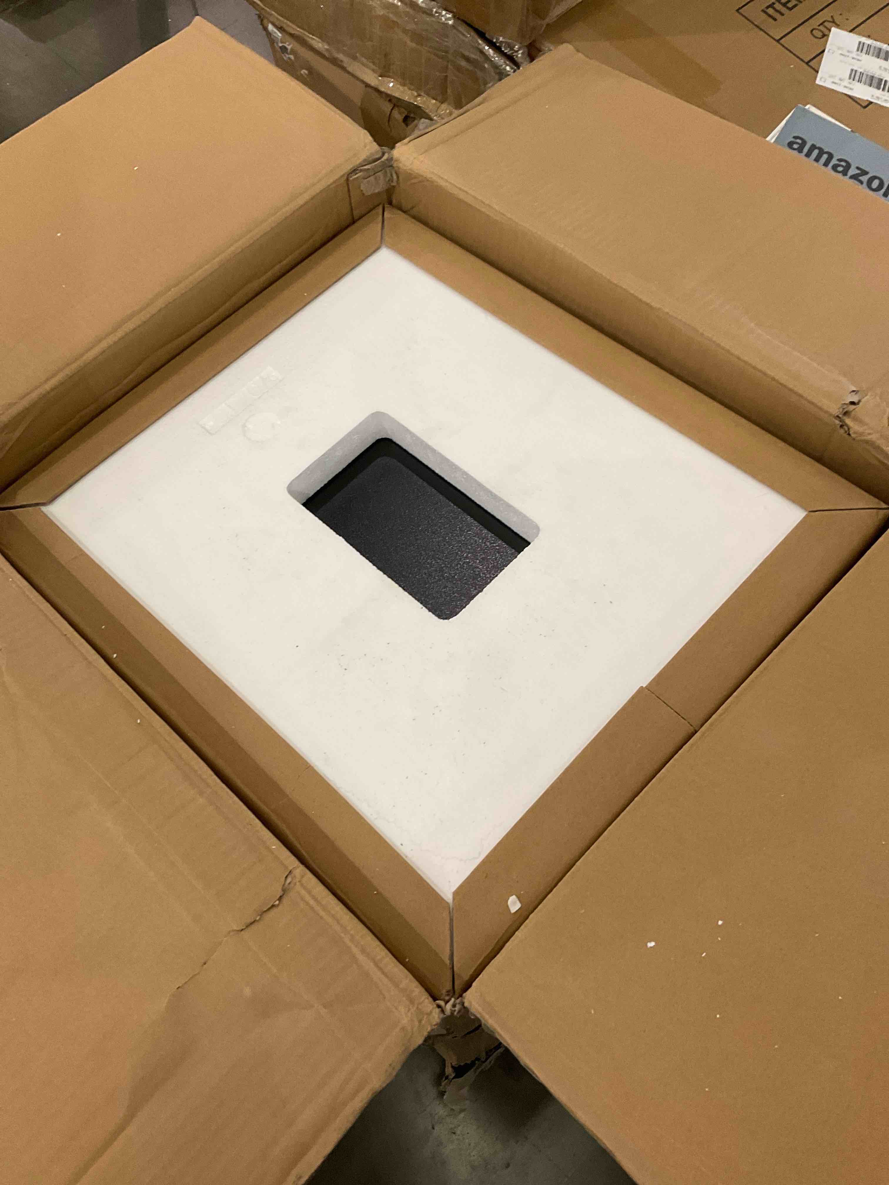 https://s3.amazonaws.com/lotting-images-prod/BargainHunt/BHL00143951_1713375907018.jpeg