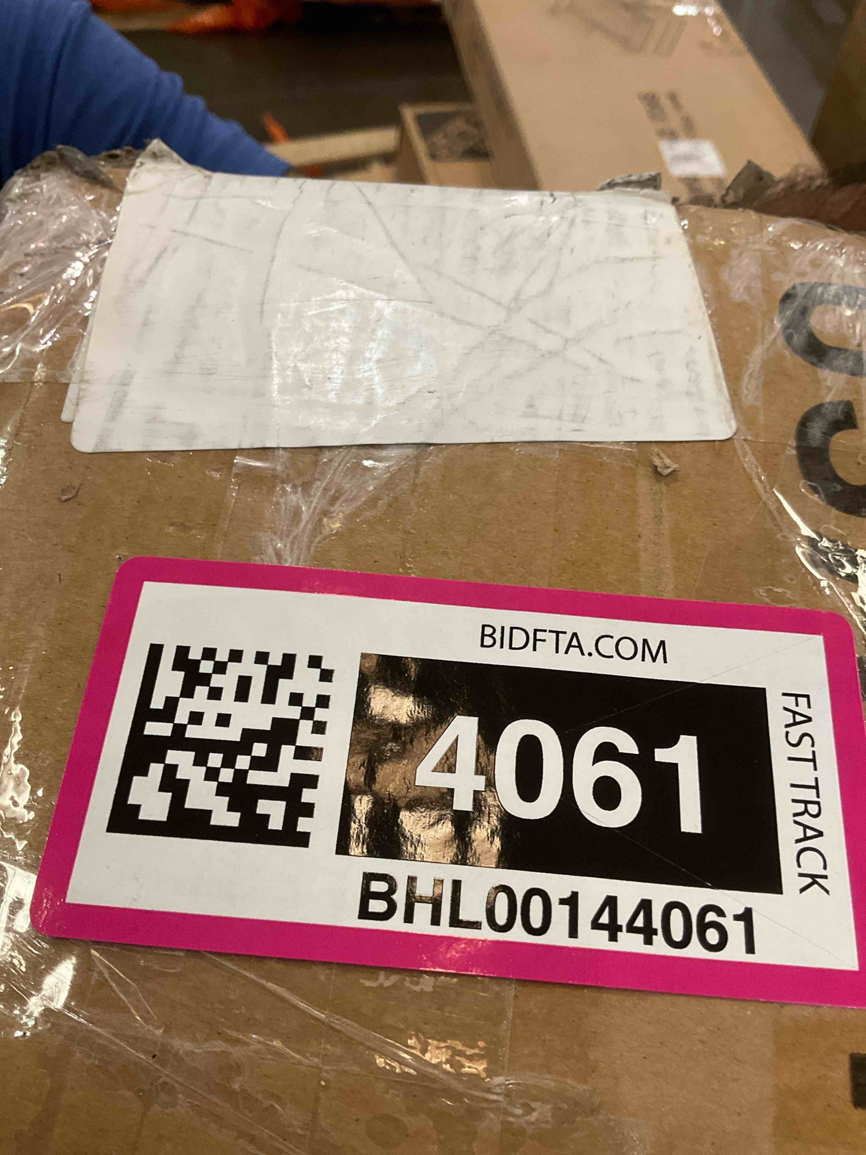https://s3.amazonaws.com/lotting-images-prod/BargainHunt/BHL00144061_1716905633176.jpeg