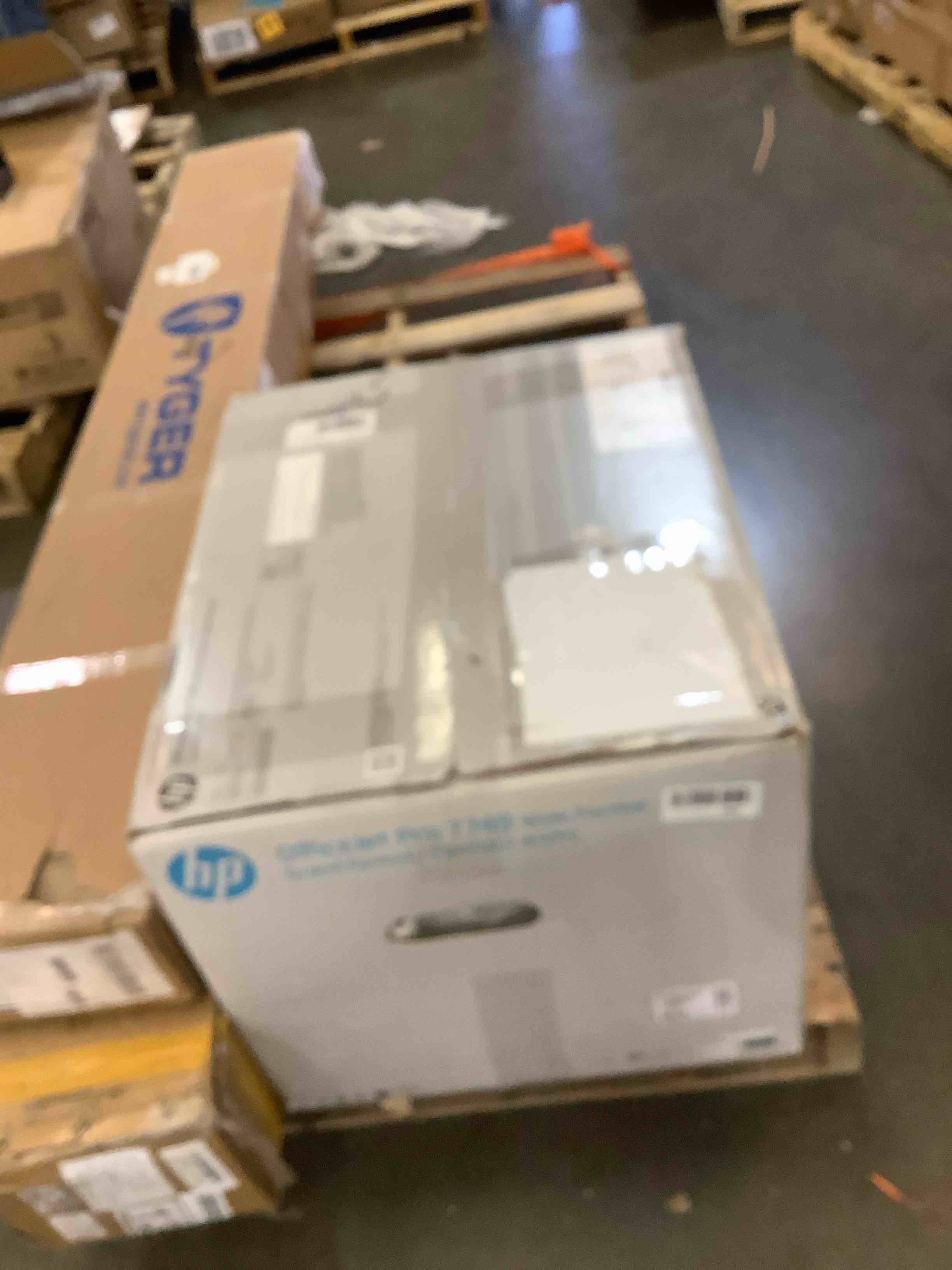 https://s3.amazonaws.com/lotting-images-prod/BargainHunt/BHL00144079_1716916782174.jpeg