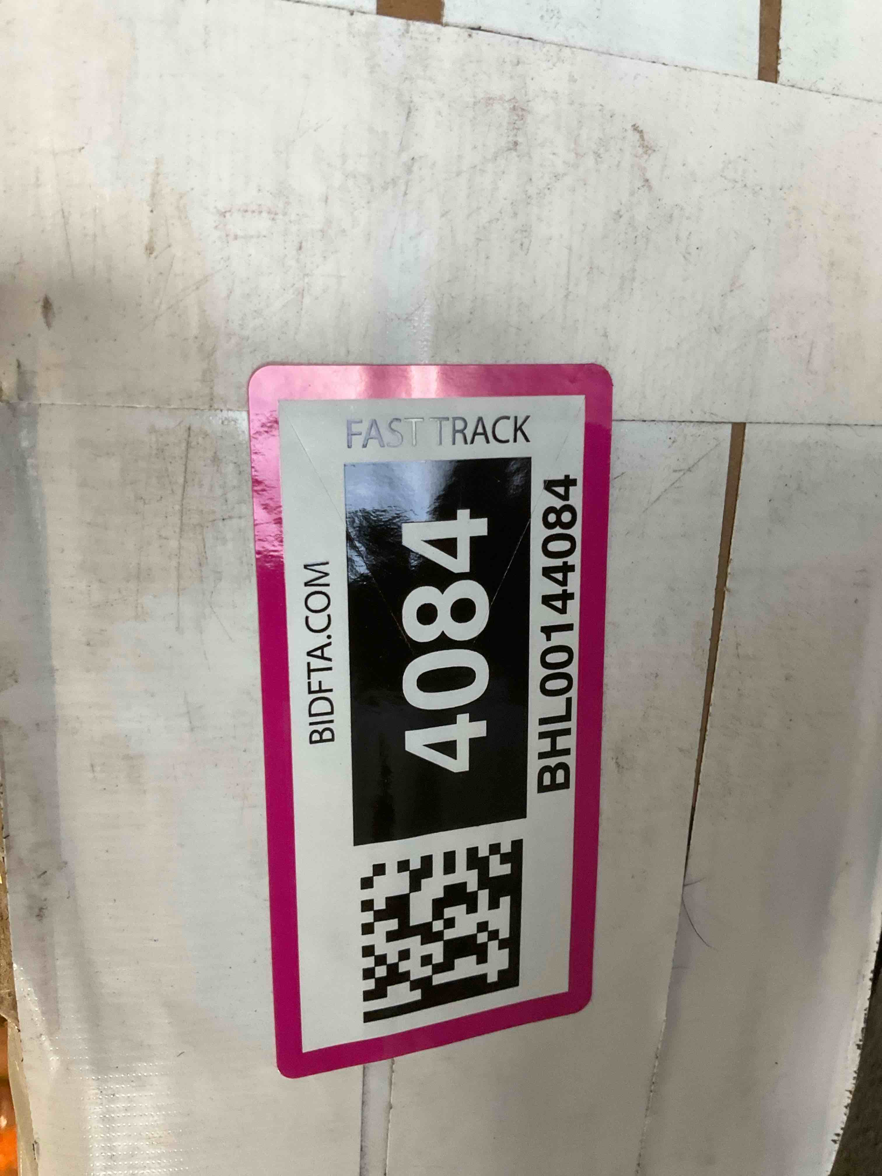 https://s3.amazonaws.com/lotting-images-prod/BargainHunt/BHL00144084_1716918716236.jpeg