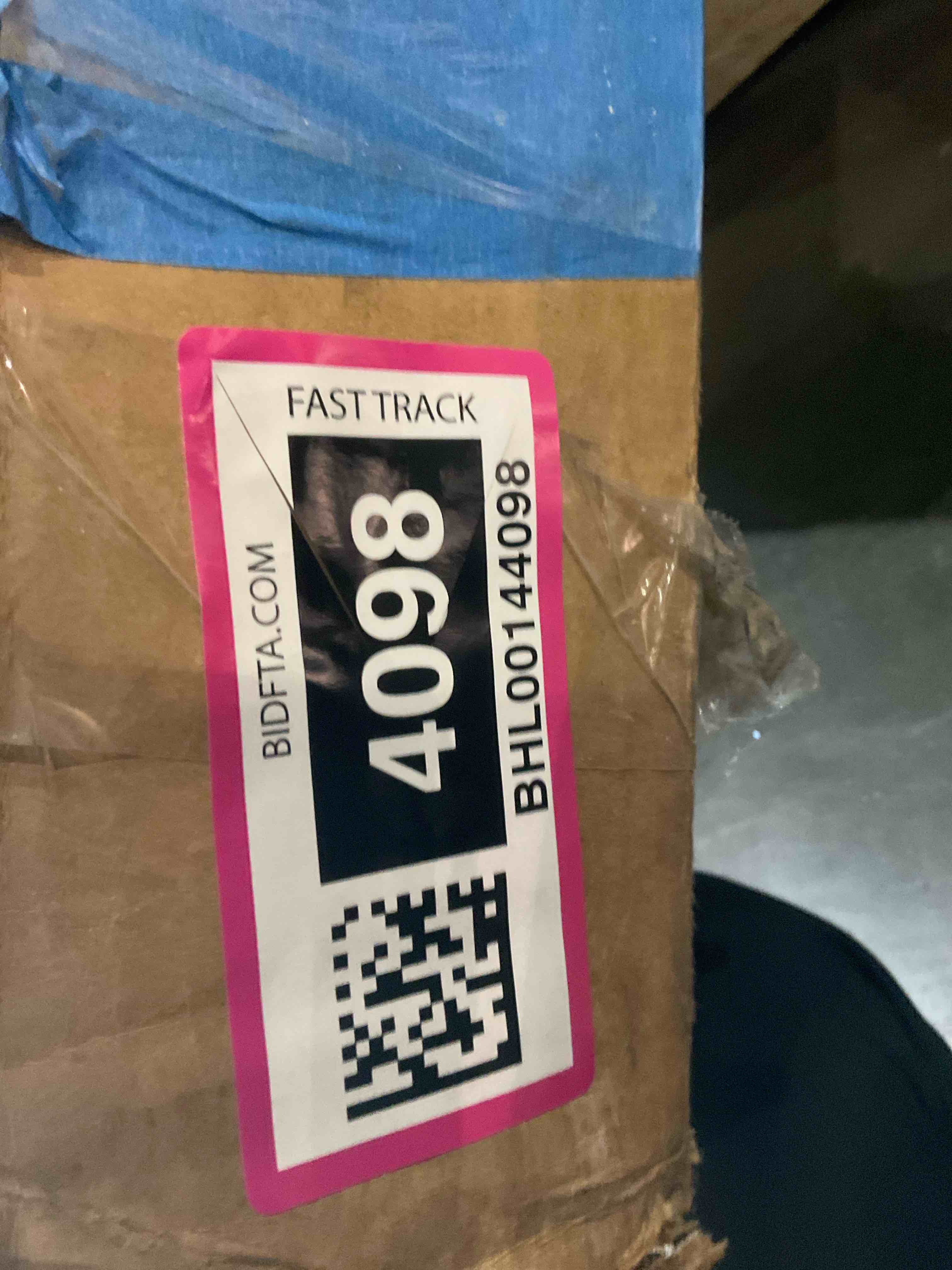 https://s3.amazonaws.com/lotting-images-prod/BargainHunt/BHL00144098_1716982140126.jpeg