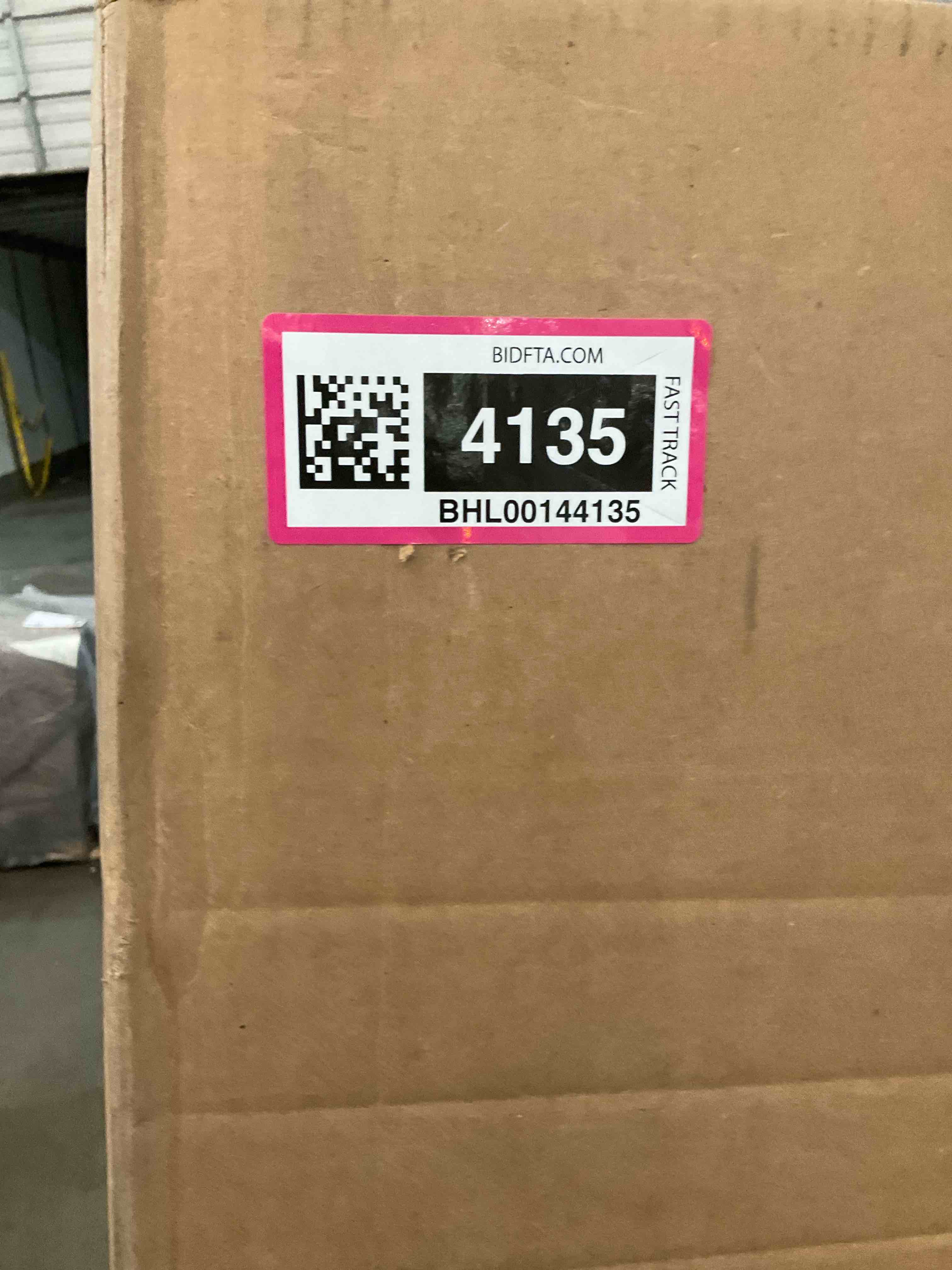 https://s3.amazonaws.com/lotting-images-prod/BargainHunt/BHL00144135_1716992237818.jpeg