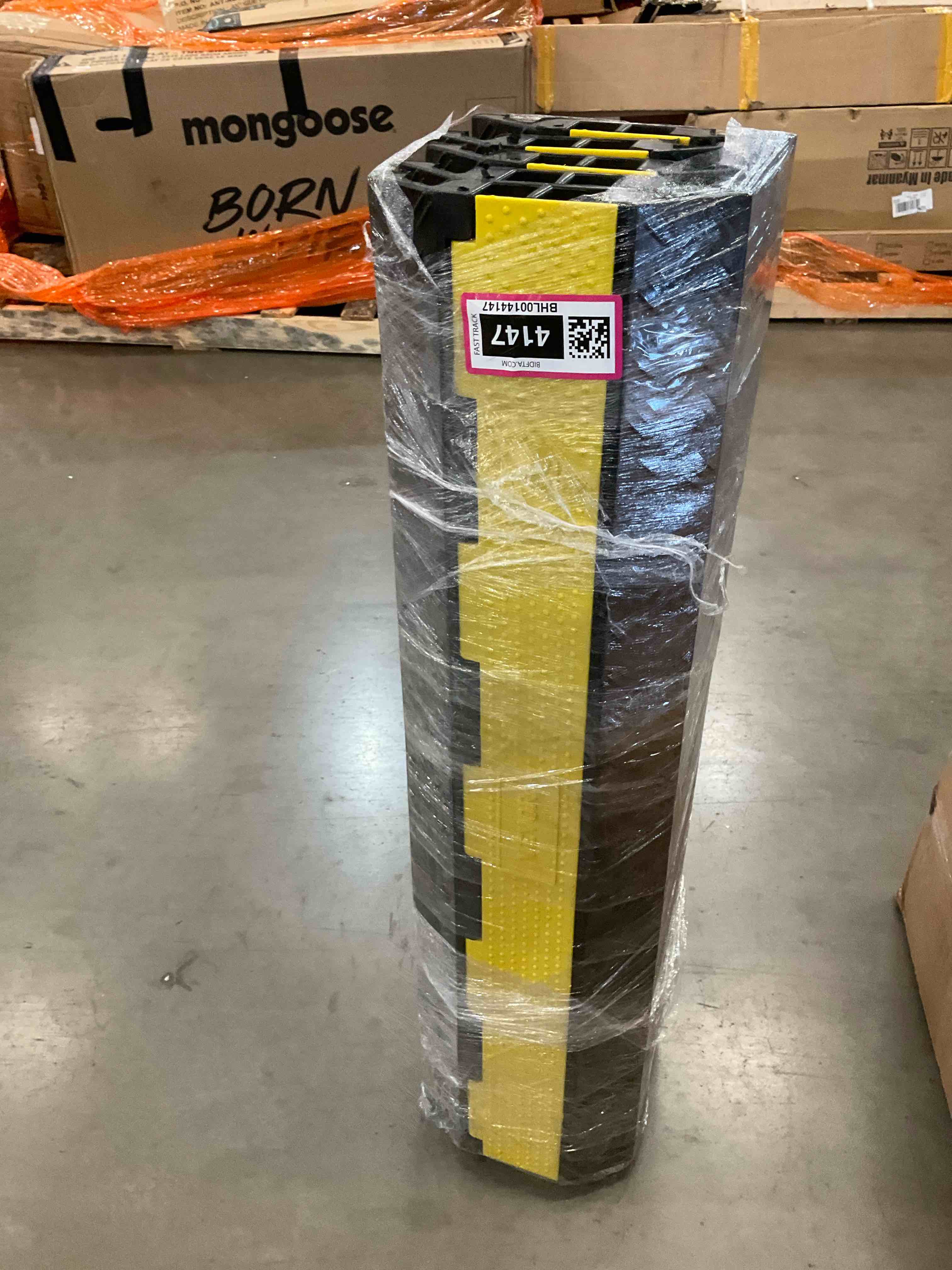 https://s3.amazonaws.com/lotting-images-prod/BargainHunt/BHL00144147_1716996825809.jpeg