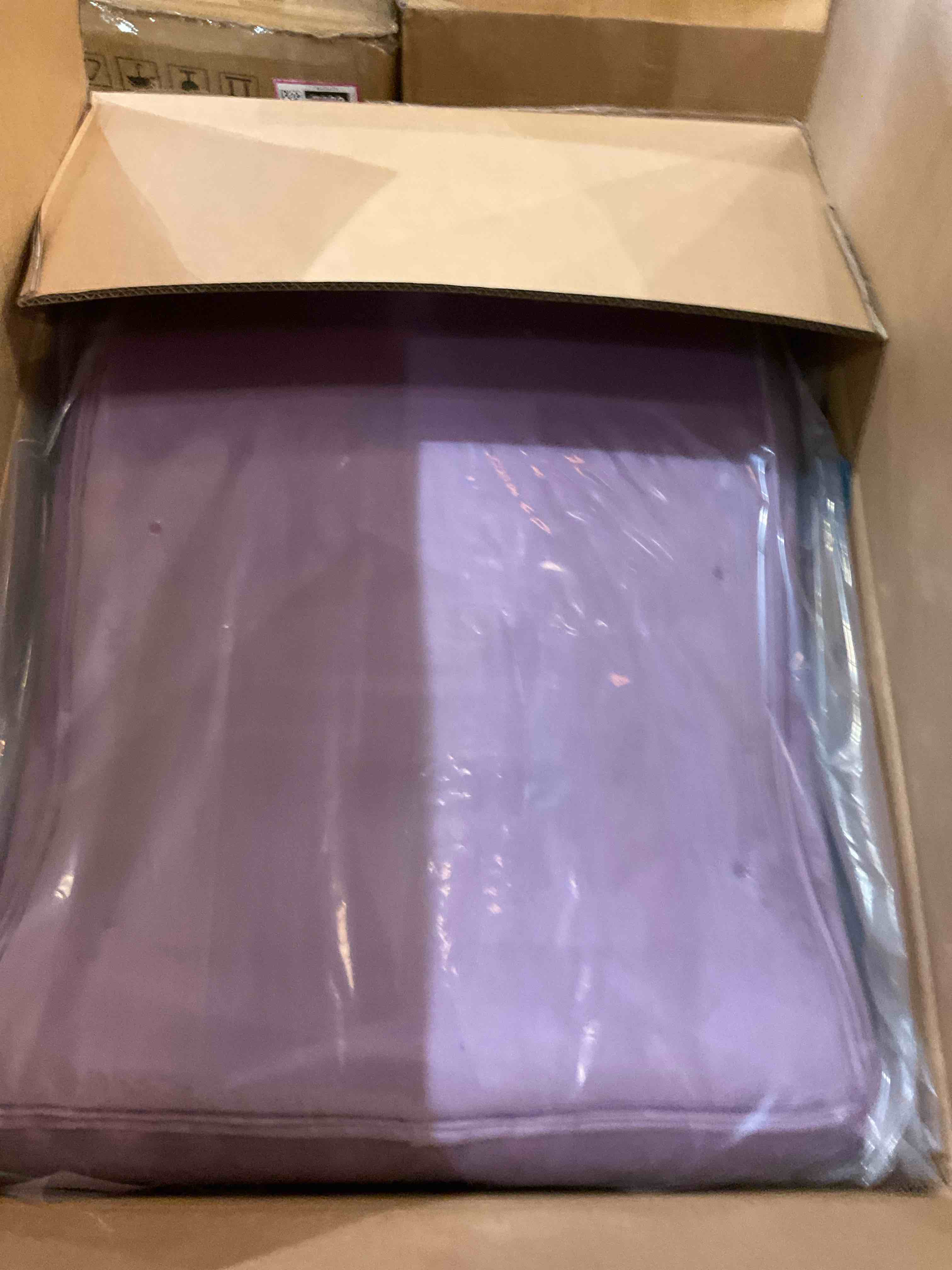 https://s3.amazonaws.com/lotting-images-prod/BargainHunt/BHL00144231_1717081350737.jpeg
