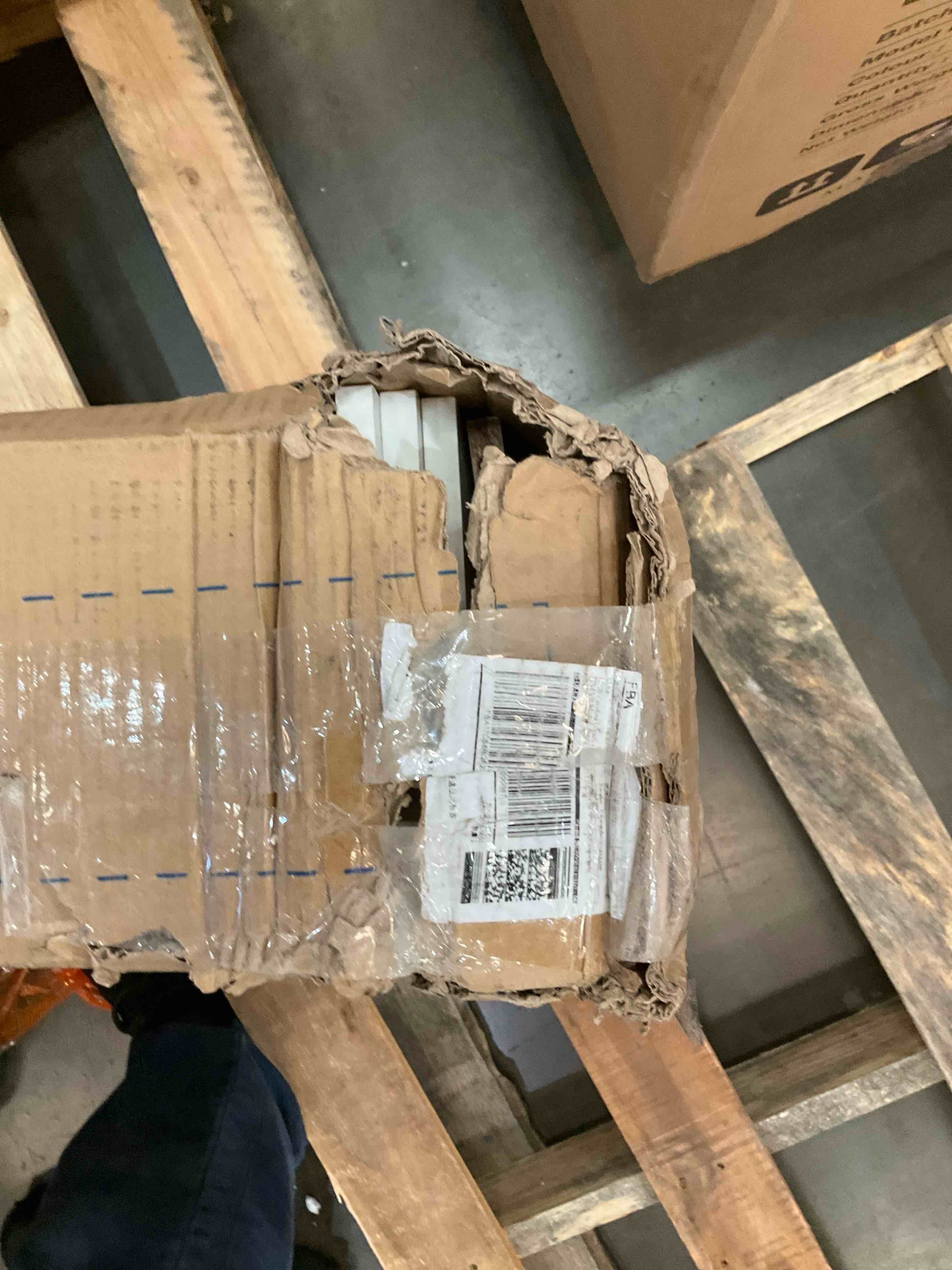 https://s3.amazonaws.com/lotting-images-prod/BargainHunt/BHL00144241_1717095191156.jpeg