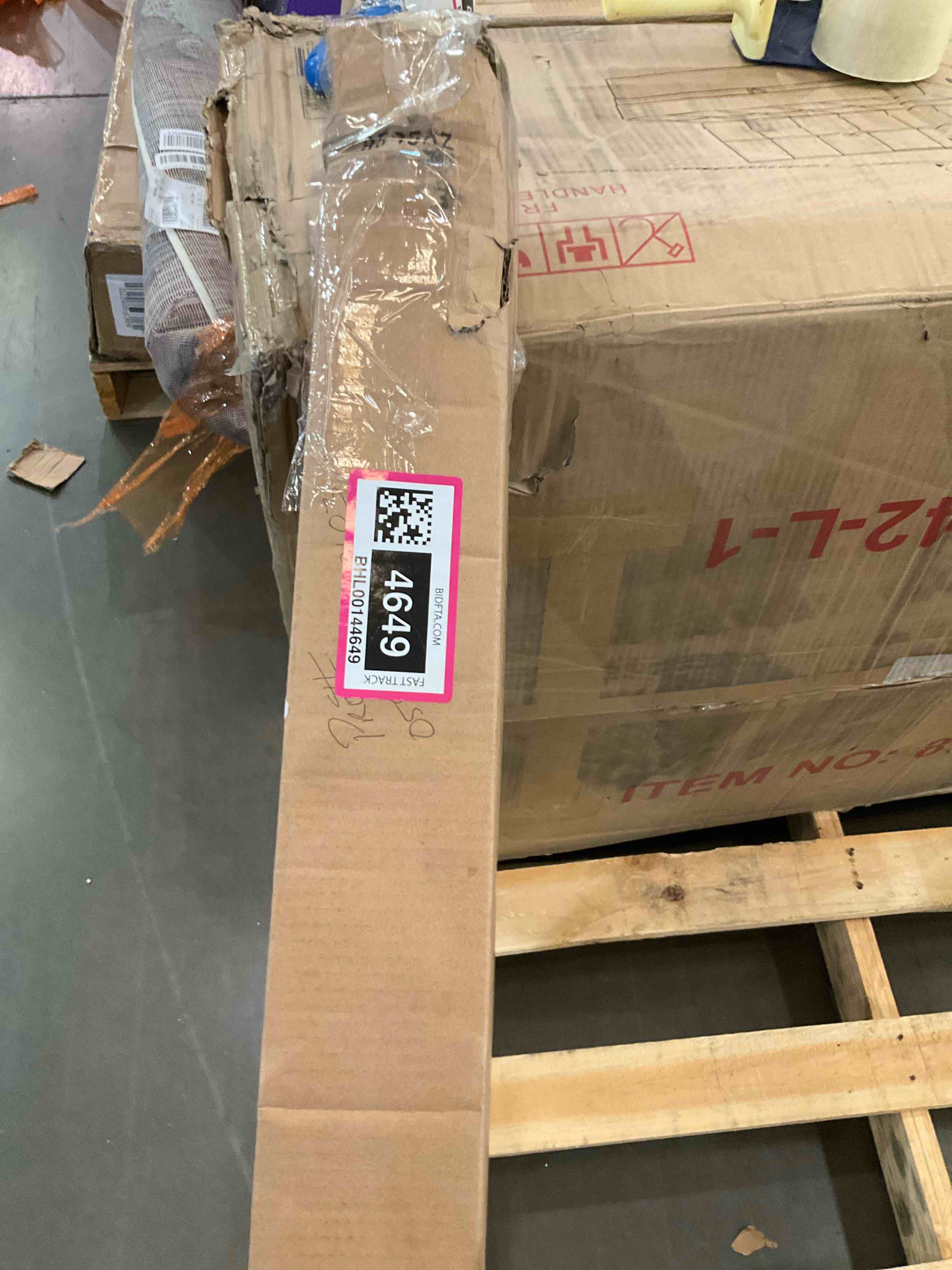 https://s3.amazonaws.com/lotting-images-prod/BargainHunt/BHL00144649_1716903289746.jpeg