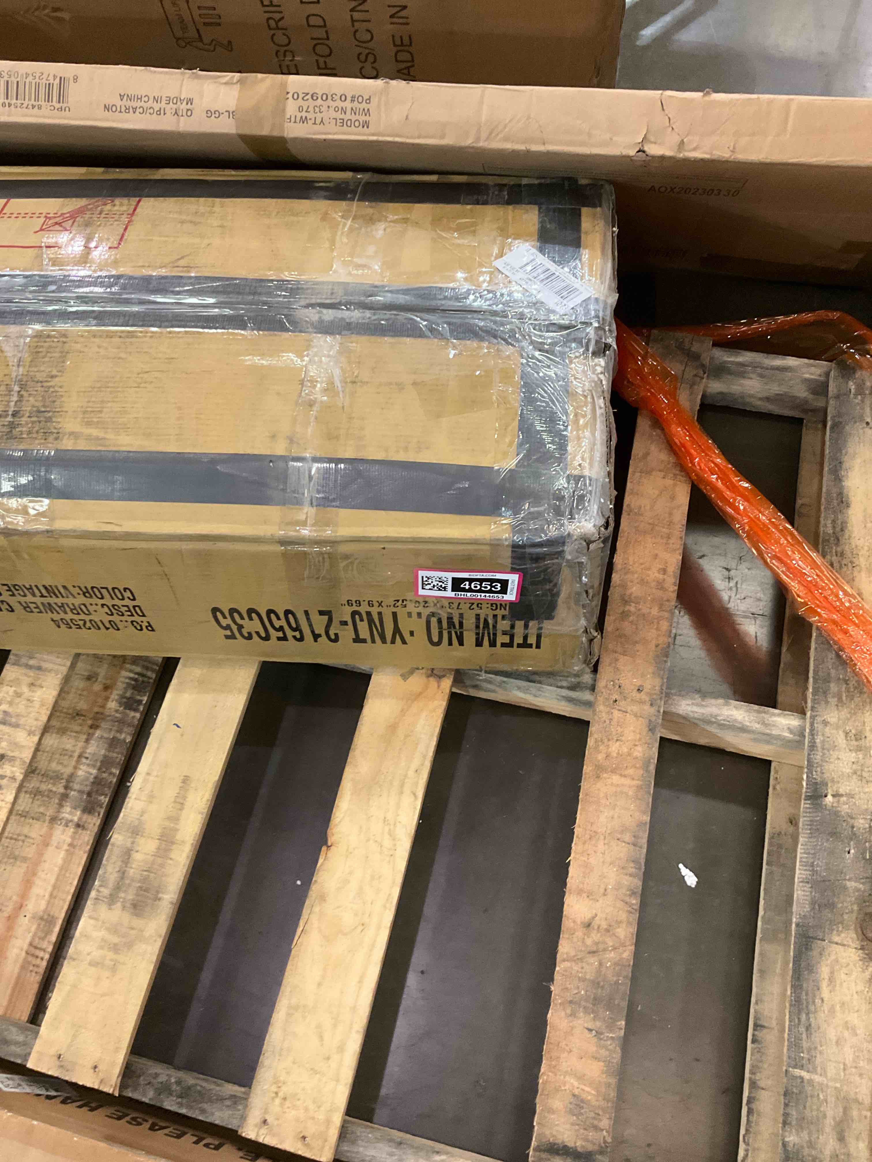 https://s3.amazonaws.com/lotting-images-prod/BargainHunt/BHL00144653_1716903793552.jpeg