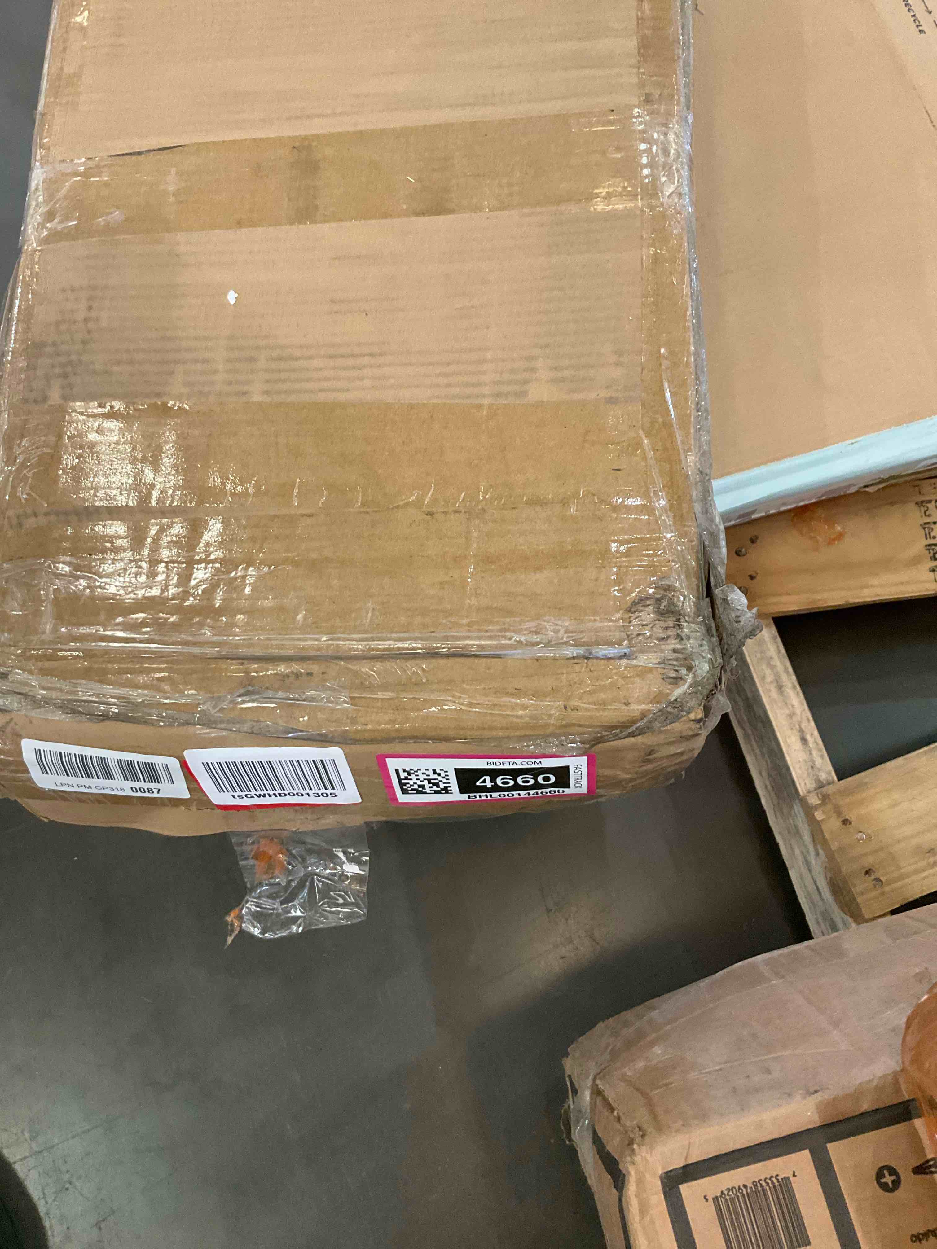 https://s3.amazonaws.com/lotting-images-prod/BargainHunt/BHL00144660_1716904812140.jpeg