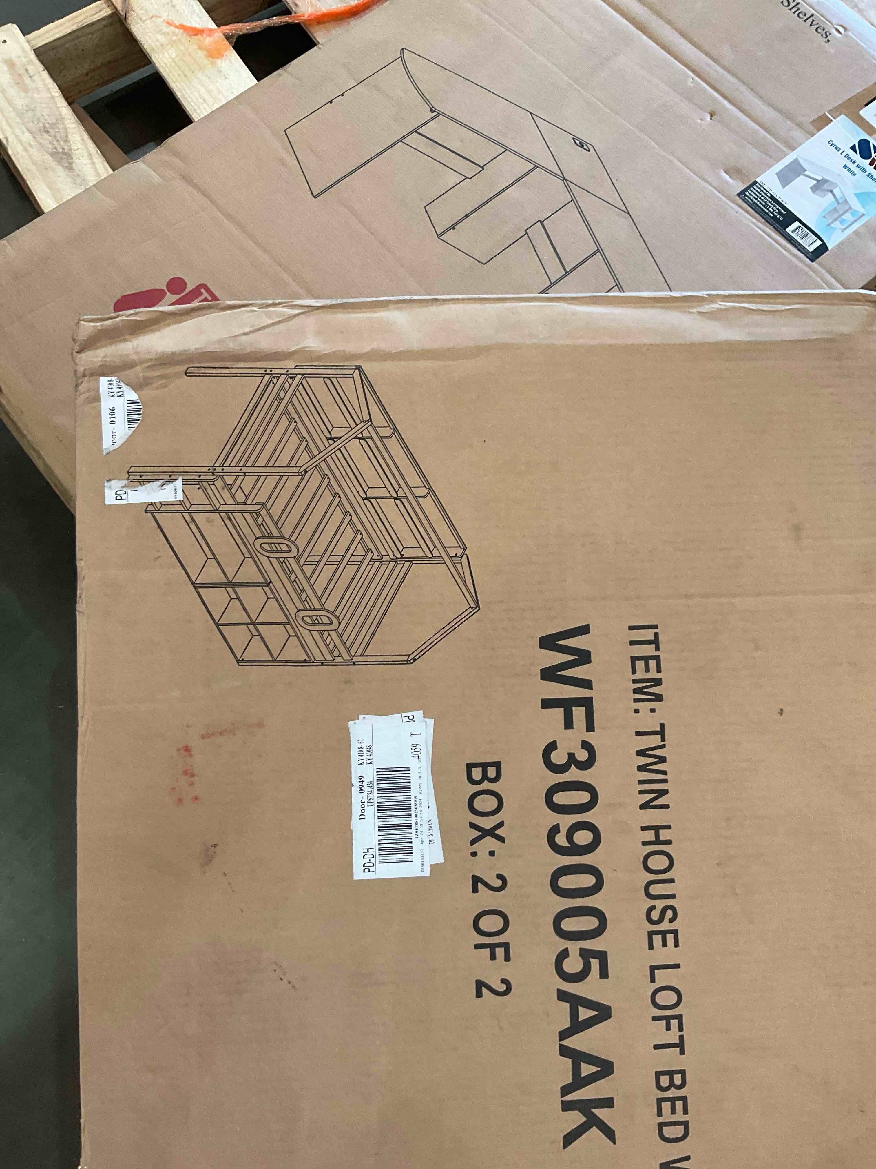 https://s3.amazonaws.com/lotting-images-prod/BargainHunt/BHL00144696_1716921287576.jpeg