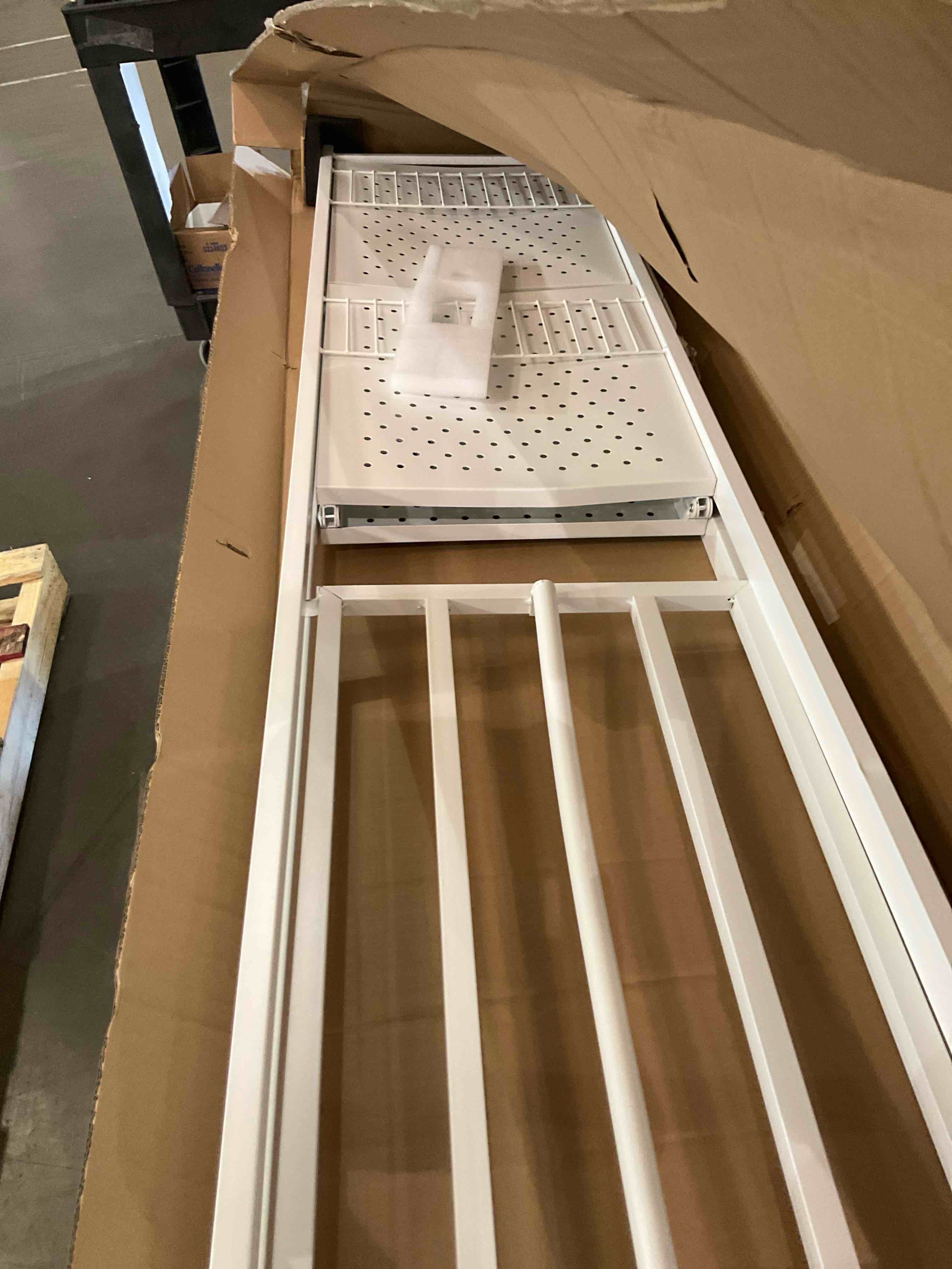https://s3.amazonaws.com/lotting-images-prod/BargainHunt/BHL00144719_1716986852215.jpeg