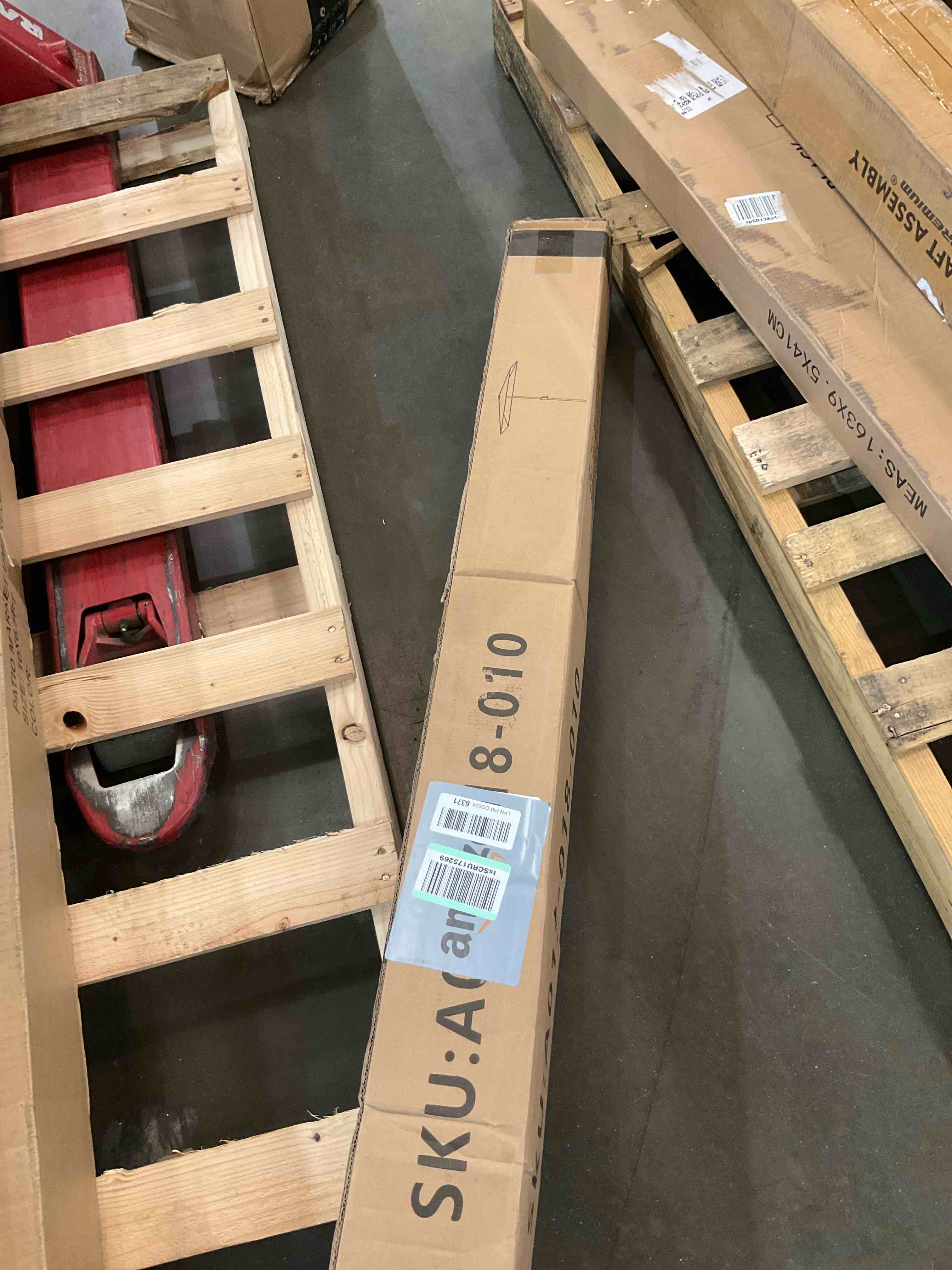 https://s3.amazonaws.com/lotting-images-prod/BargainHunt/BHL00144723_1716990835256.jpeg
