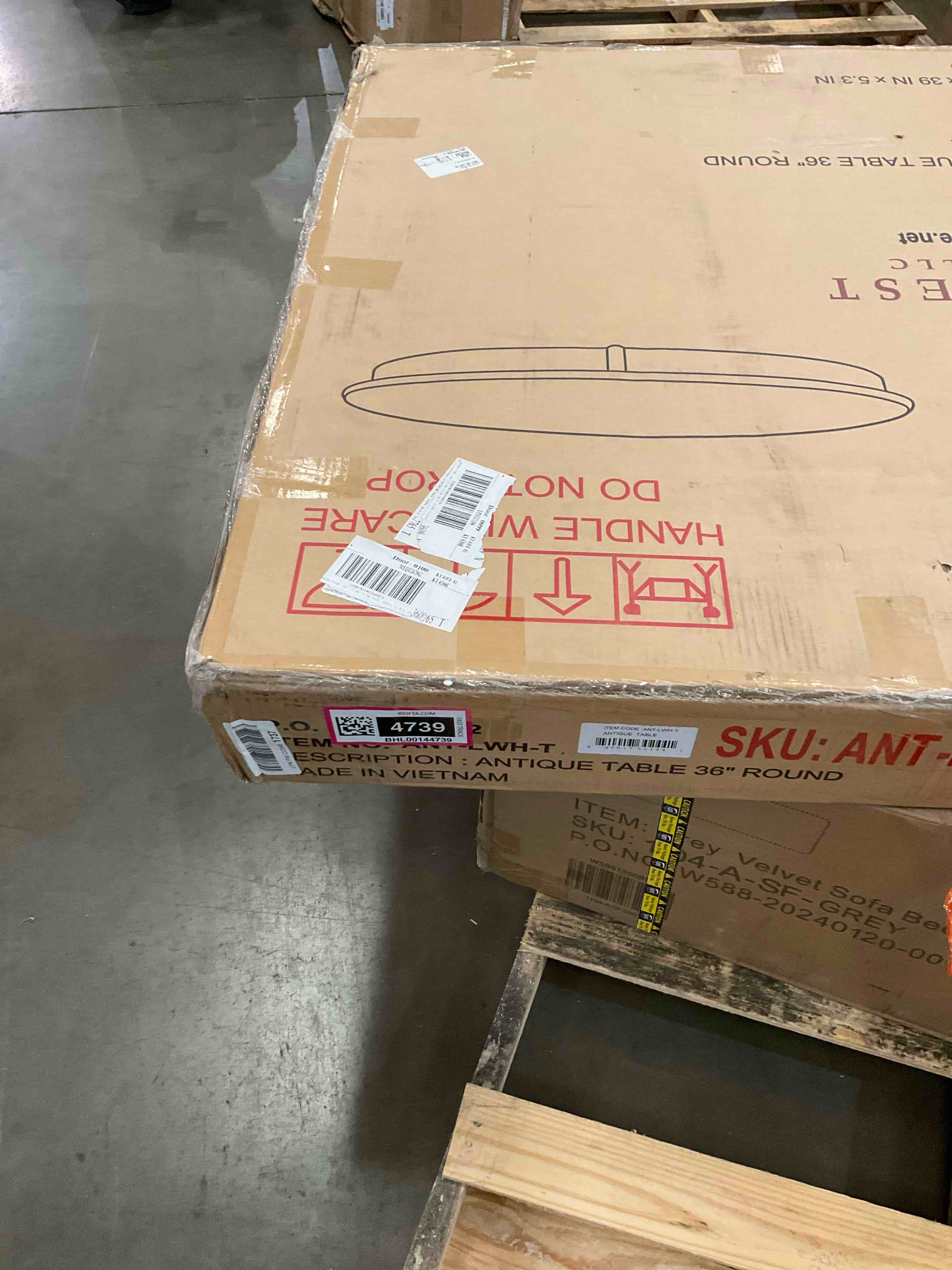 https://s3.amazonaws.com/lotting-images-prod/BargainHunt/BHL00144739_1716996255743.jpeg