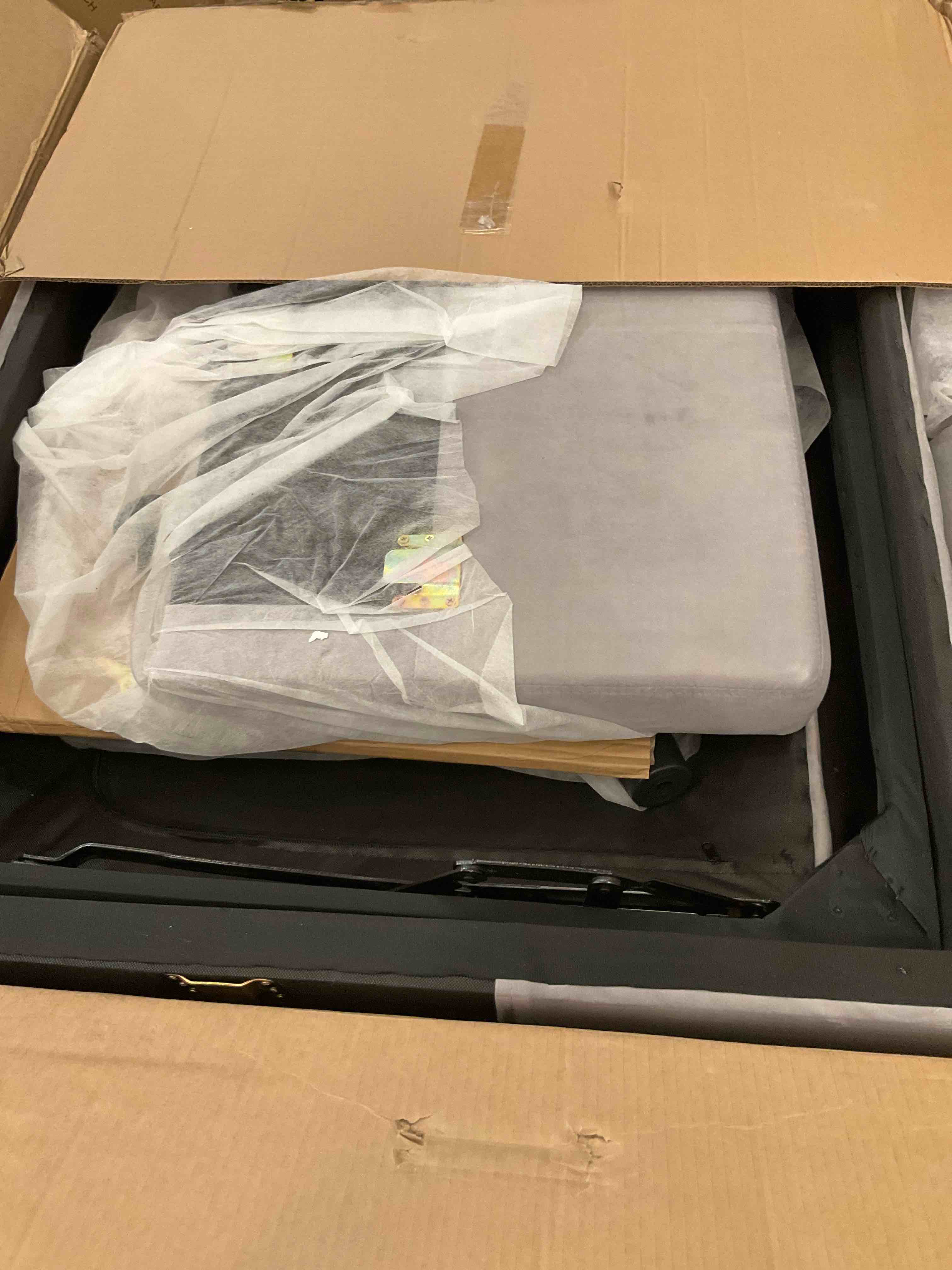 https://s3.amazonaws.com/lotting-images-prod/BargainHunt/BHL00144740_1716997028825.jpeg