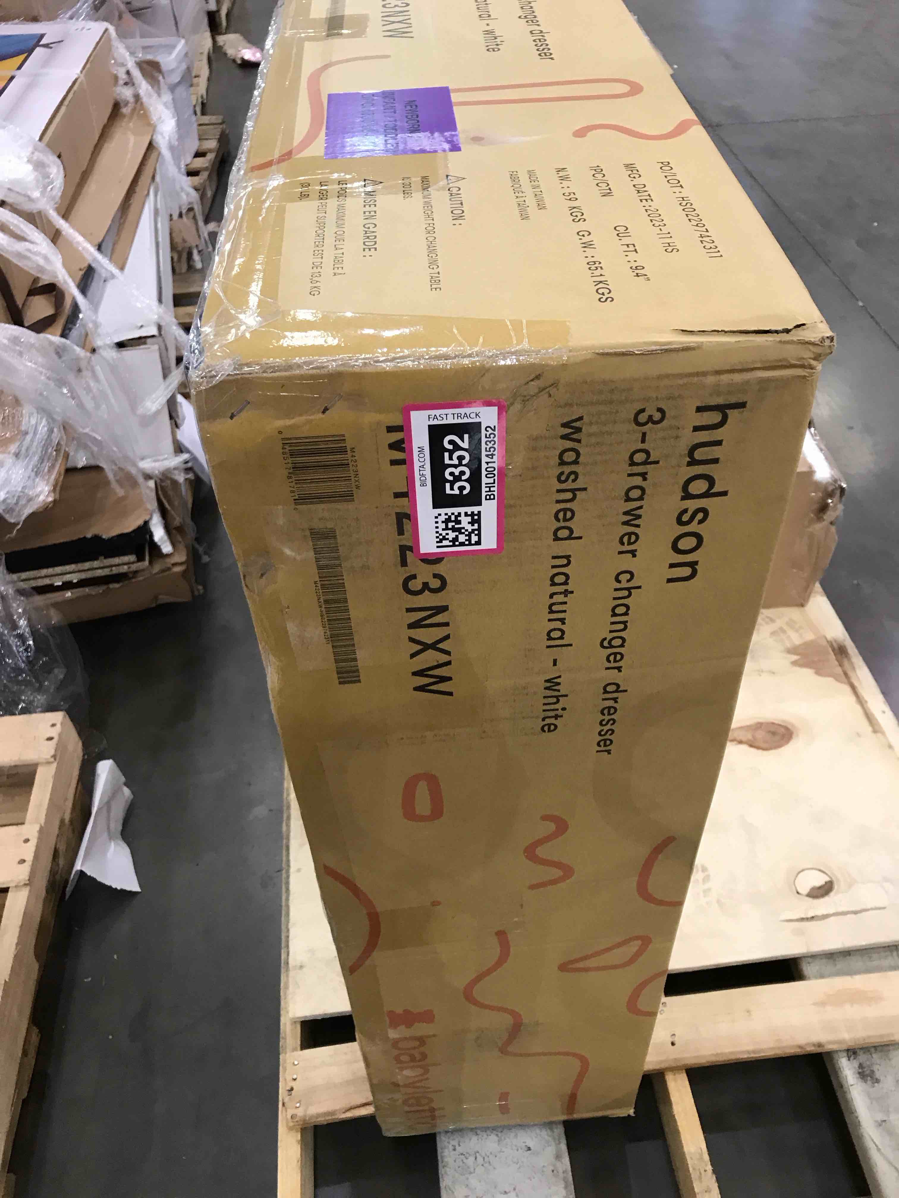 https://s3.amazonaws.com/lotting-images-prod/BargainHunt/BHL00145352_1709147680862.jpeg