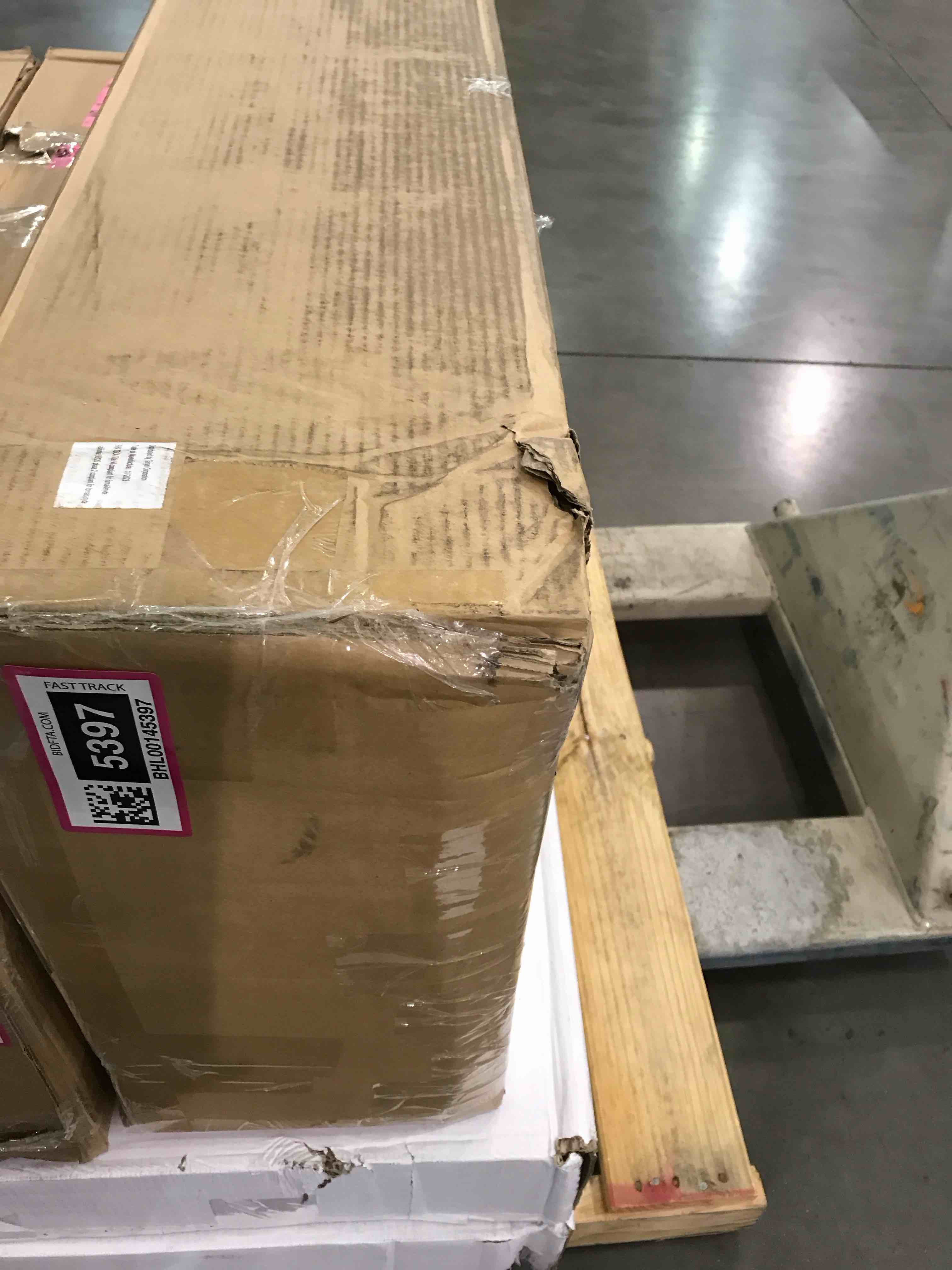 https://s3.amazonaws.com/lotting-images-prod/BargainHunt/BHL00145397_1709214819049.jpeg