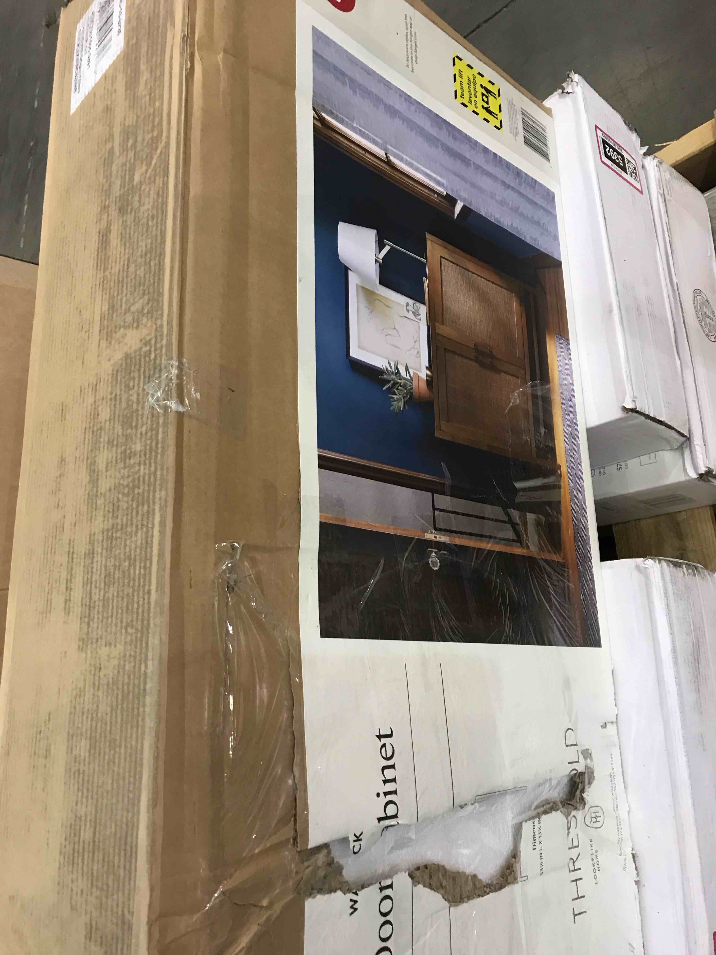 https://s3.amazonaws.com/lotting-images-prod/BargainHunt/BHL00145397_1709214822675.jpeg