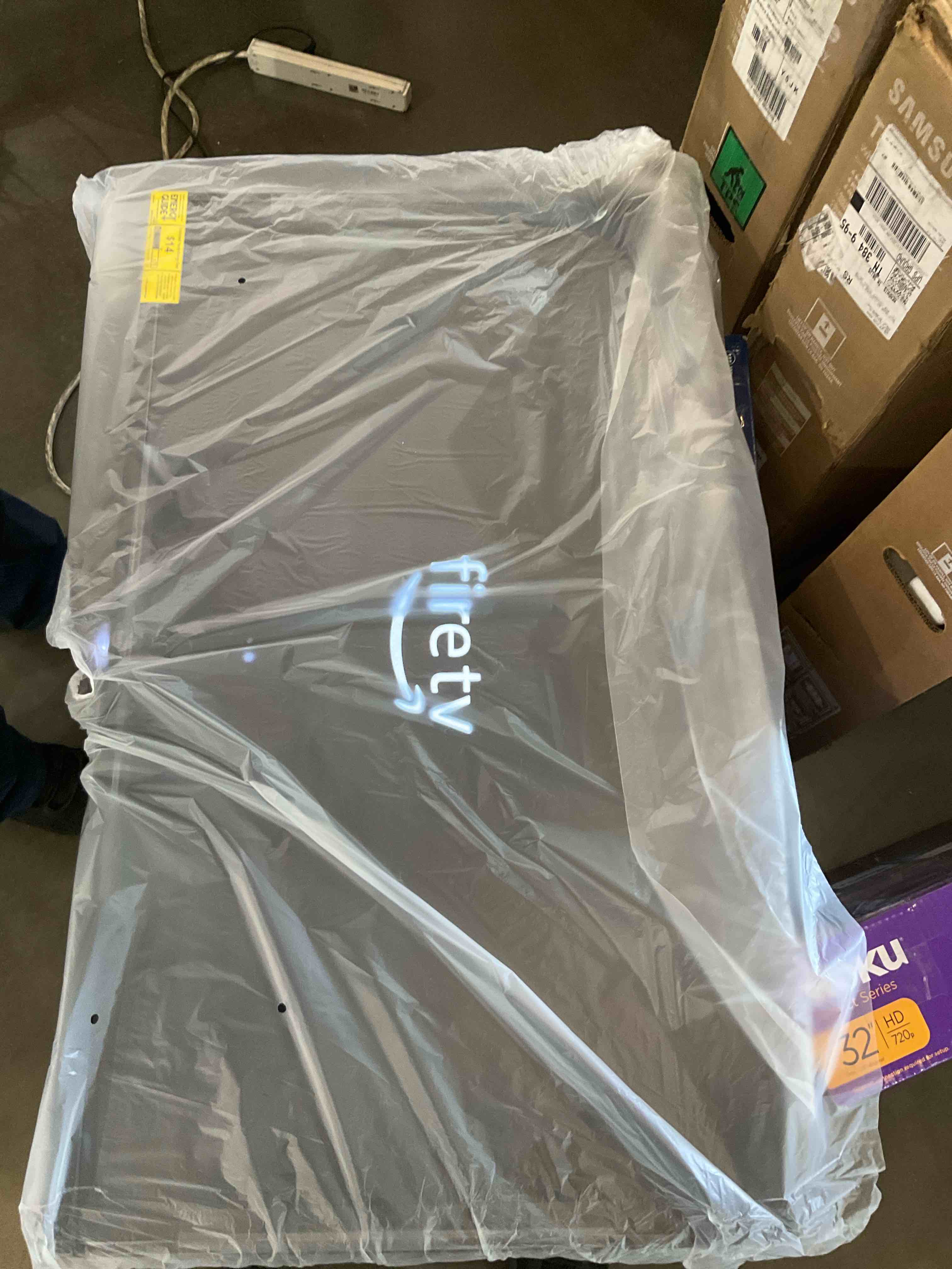https://s3.amazonaws.com/lotting-images-prod/BargainHunt/BHL00146083_1715710979540.jpeg