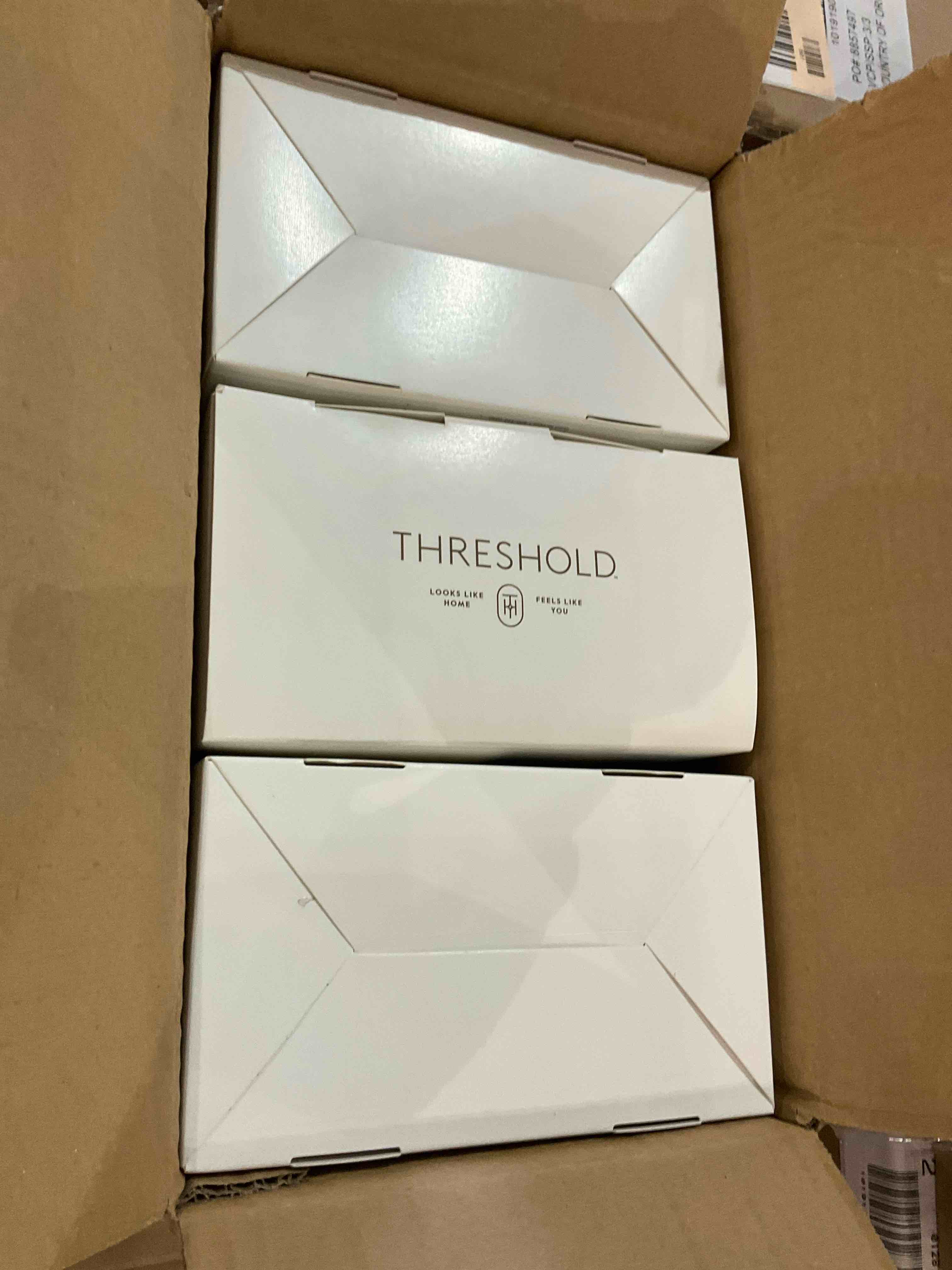 https://s3.amazonaws.com/lotting-images-prod/BargainHunt/BHL00146313_1715780931105.jpeg