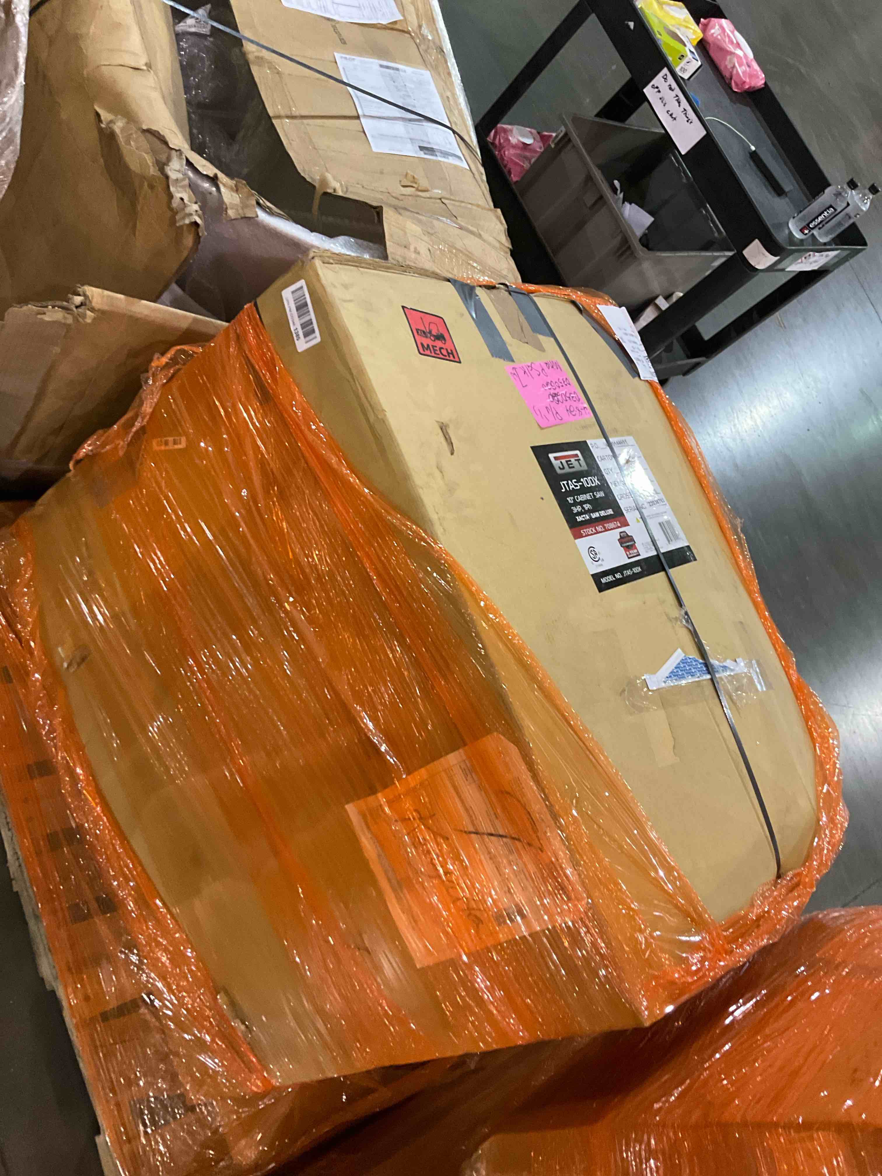 https://s3.amazonaws.com/lotting-images-prod/BargainHunt/BHL00147648_1715689211113.jpeg