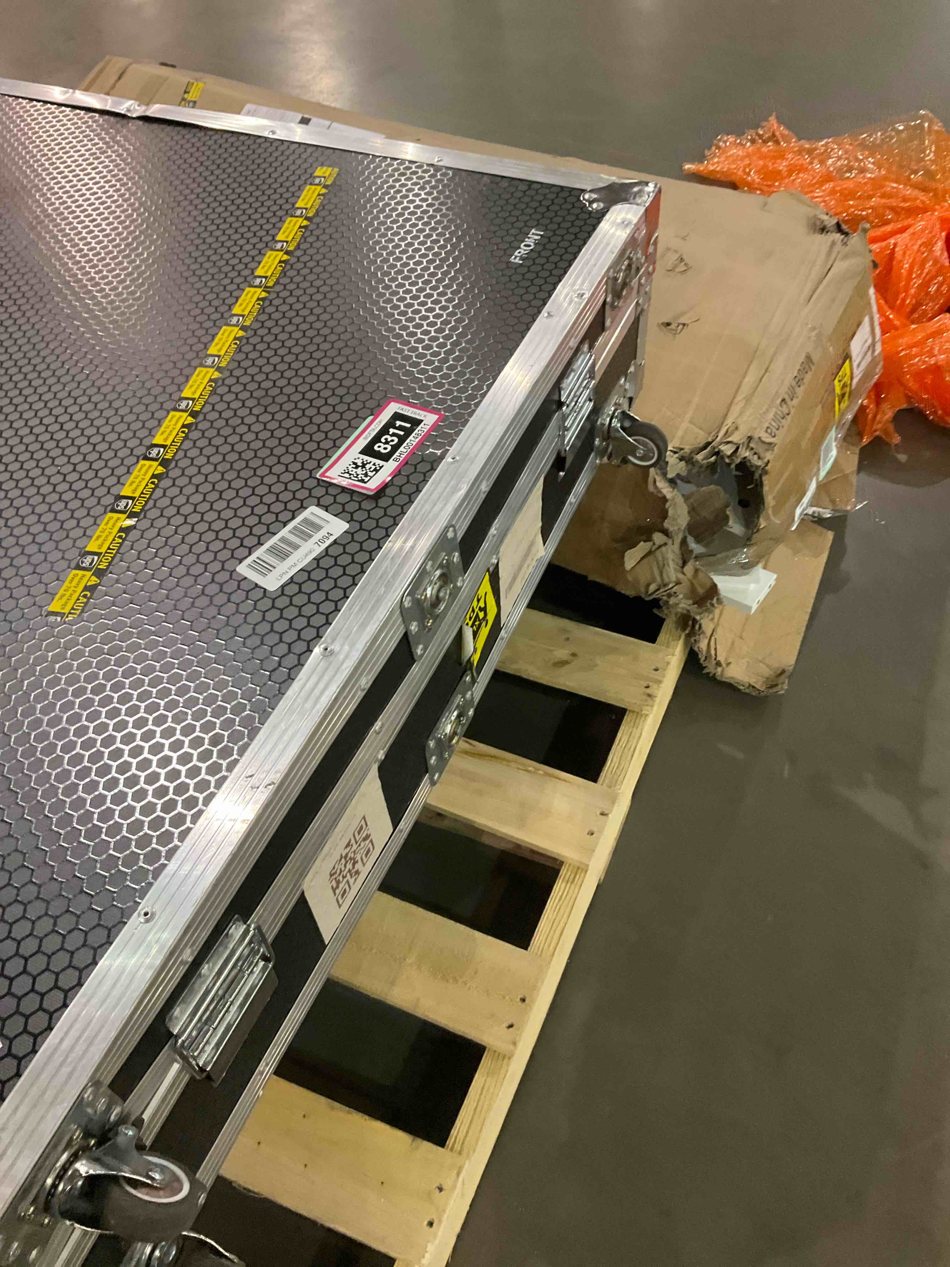 https://s3.amazonaws.com/lotting-images-prod/BargainHunt/BHL00148311_1713354577998.jpeg