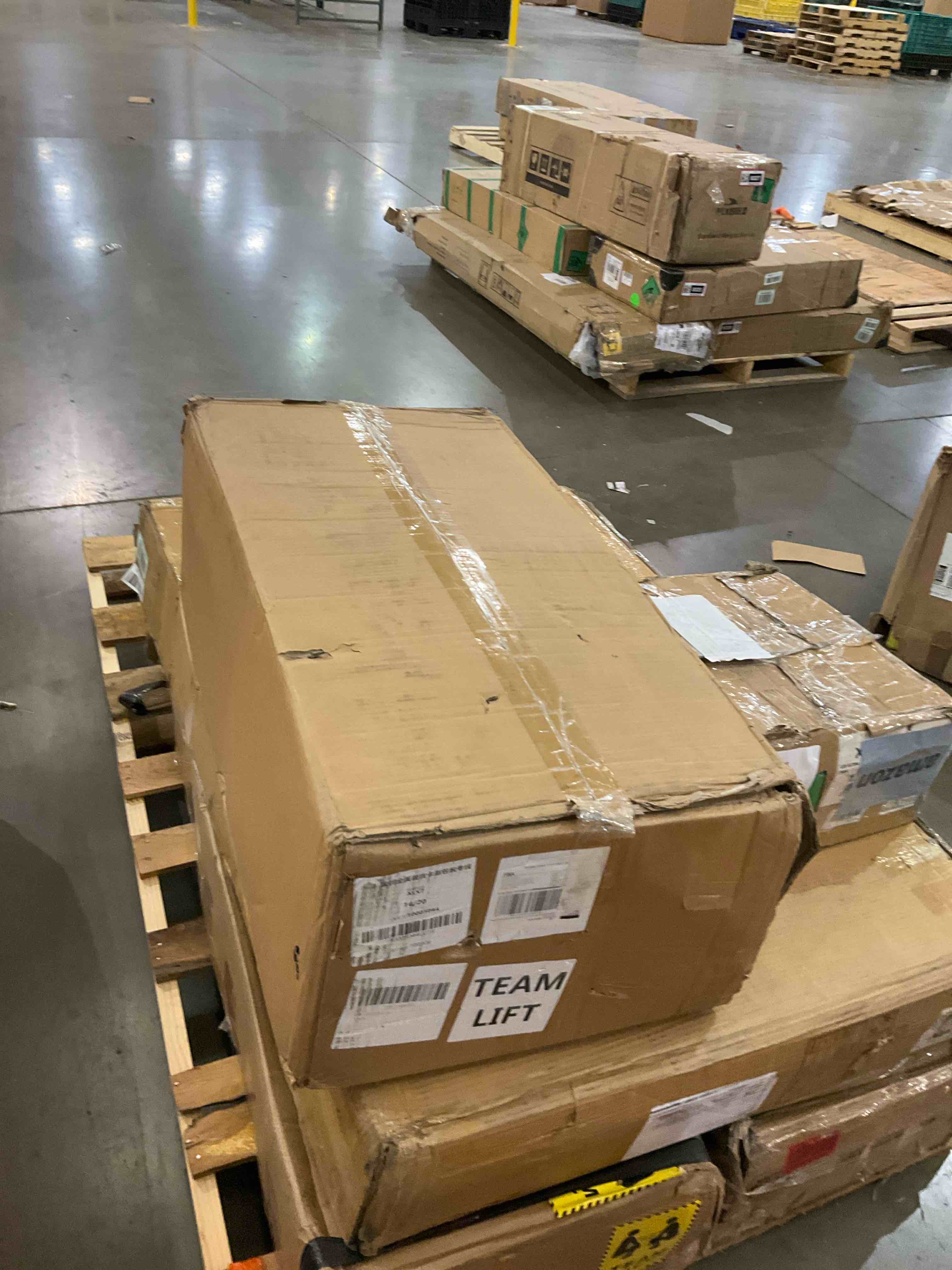 https://s3.amazonaws.com/lotting-images-prod/BargainHunt/BHL00148328_1713361563086.jpeg