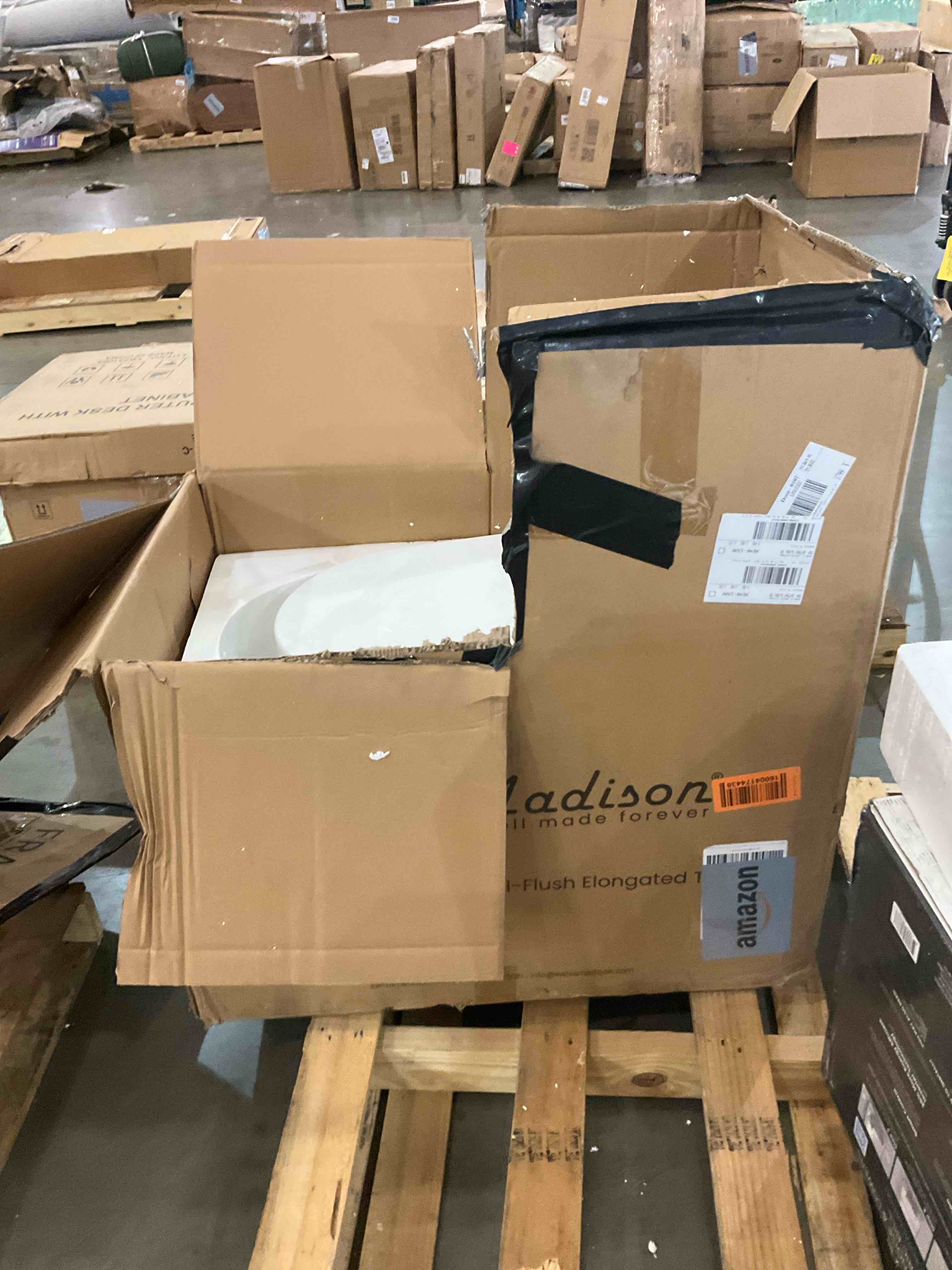 https://s3.amazonaws.com/lotting-images-prod/BargainHunt/BHL00148337_1713365791191.jpeg