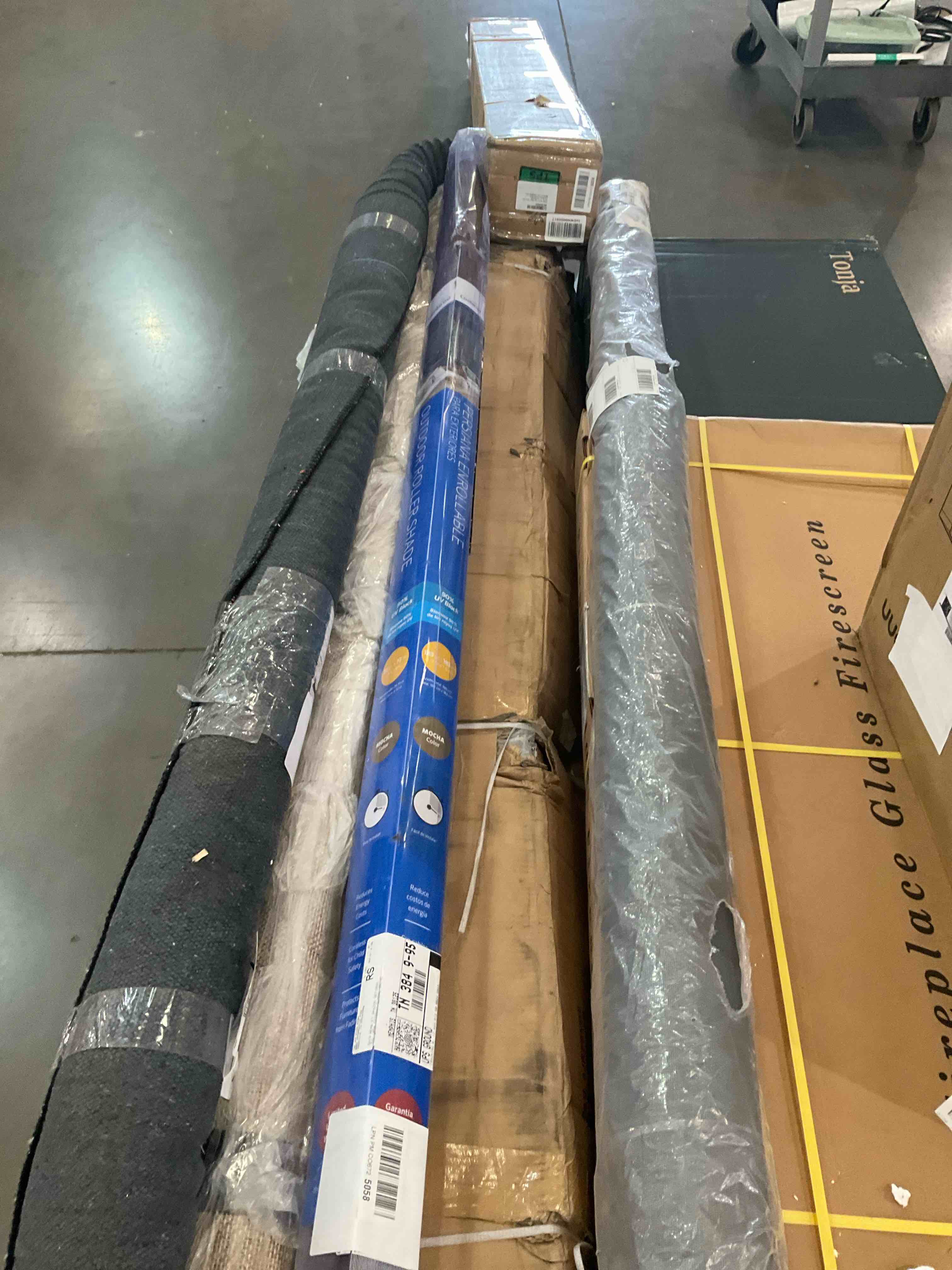 https://s3.amazonaws.com/lotting-images-prod/BargainHunt/BHL00148352_1713374786453.jpeg