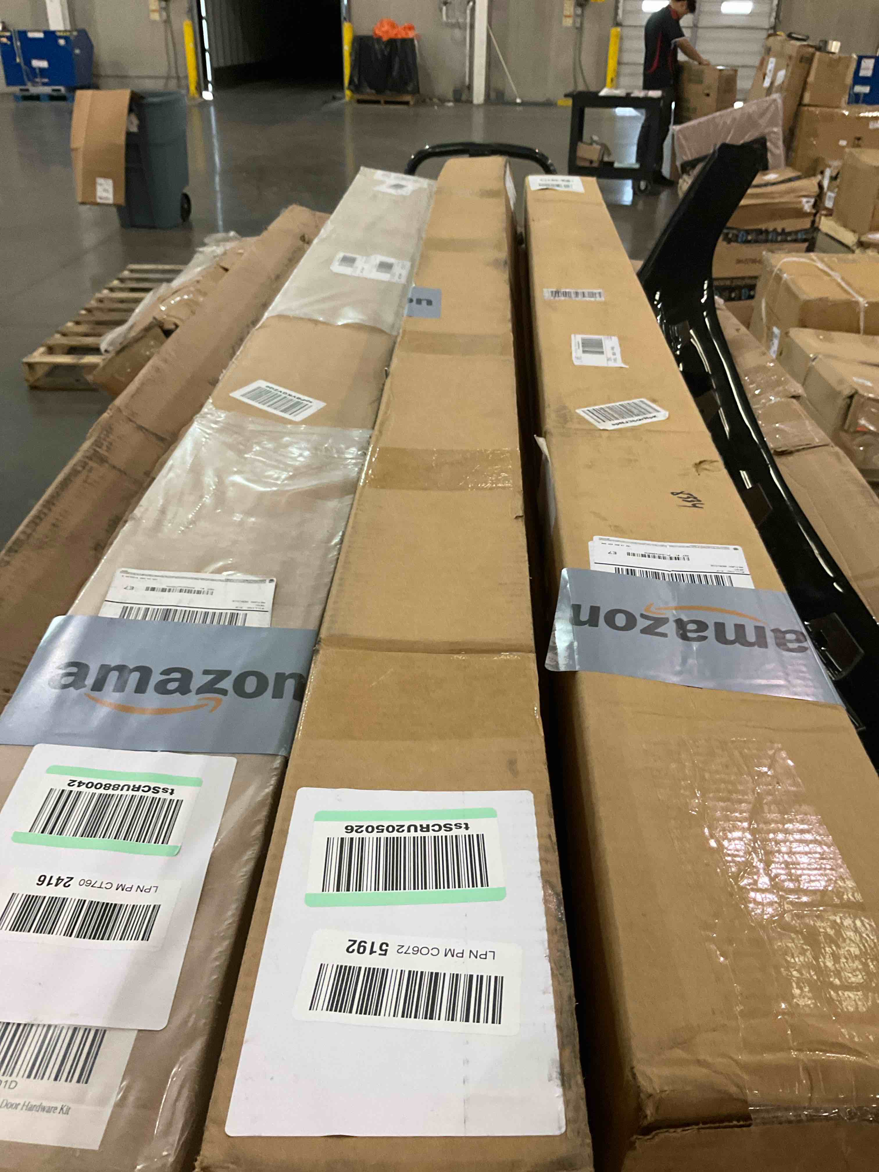https://s3.amazonaws.com/lotting-images-prod/BargainHunt/BHL00148466_1713540694218.jpeg