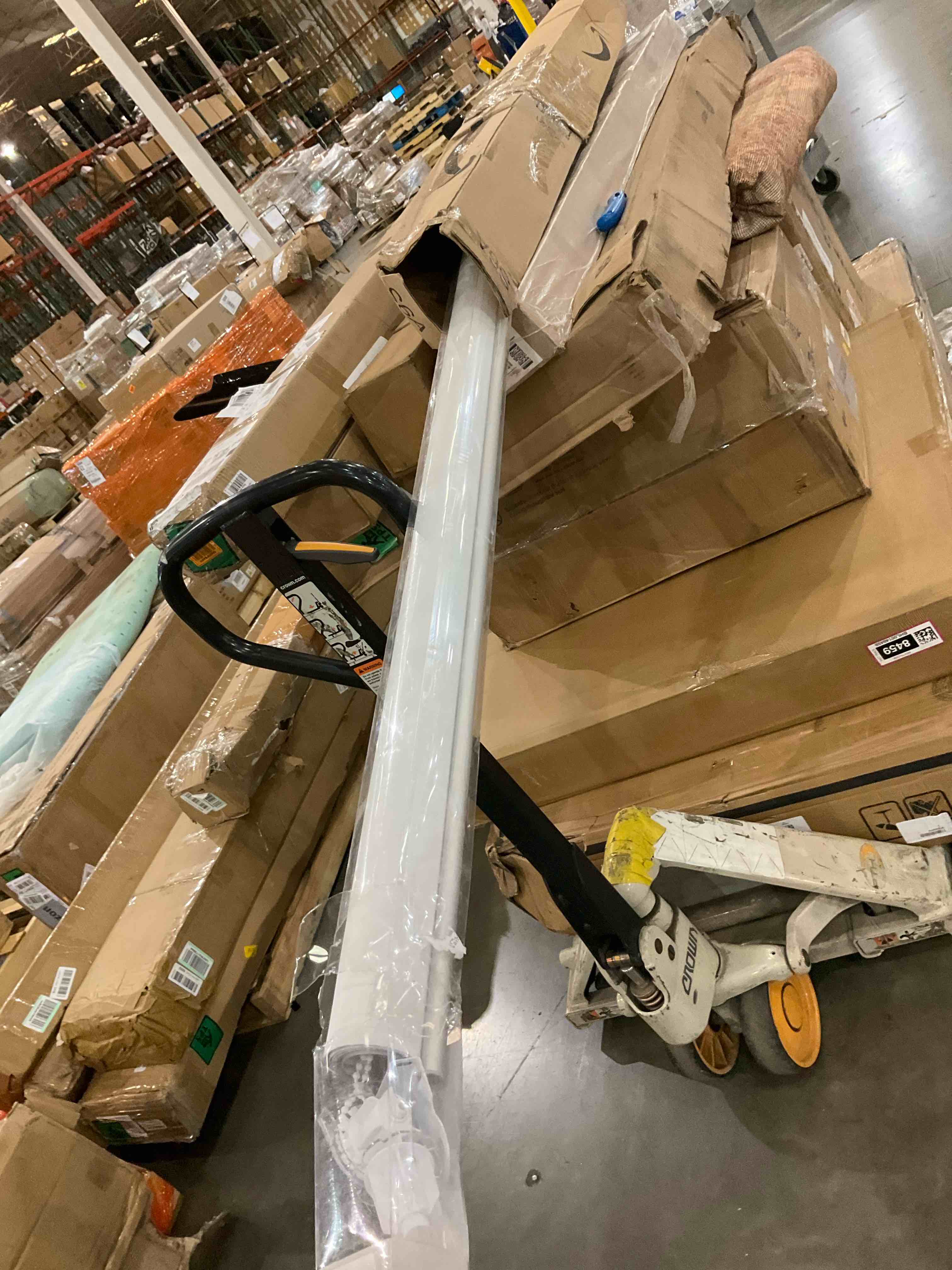https://s3.amazonaws.com/lotting-images-prod/BargainHunt/BHL00148469_1713541234065.jpeg