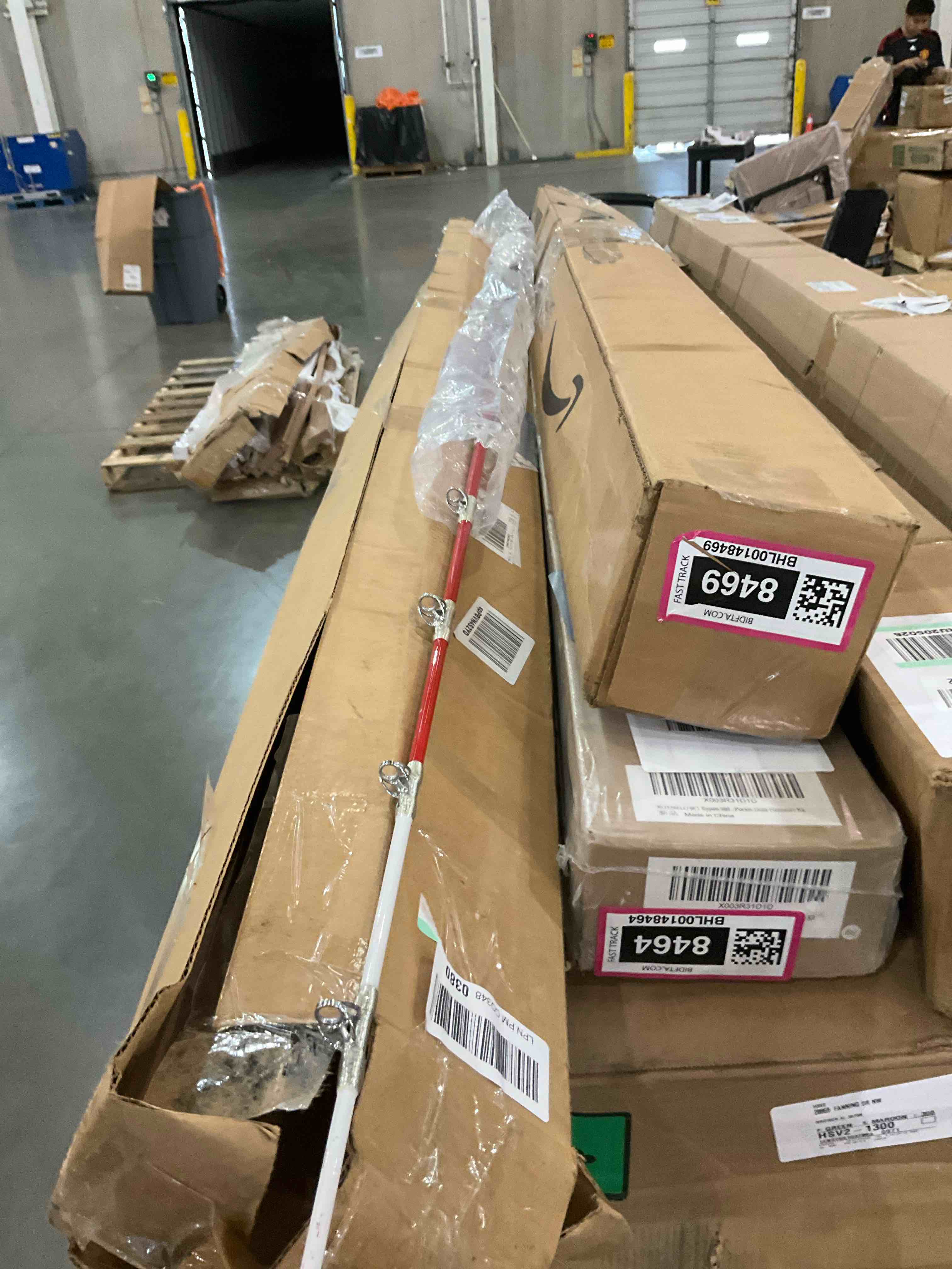 https://s3.amazonaws.com/lotting-images-prod/BargainHunt/BHL00148470_1713541525641.jpeg