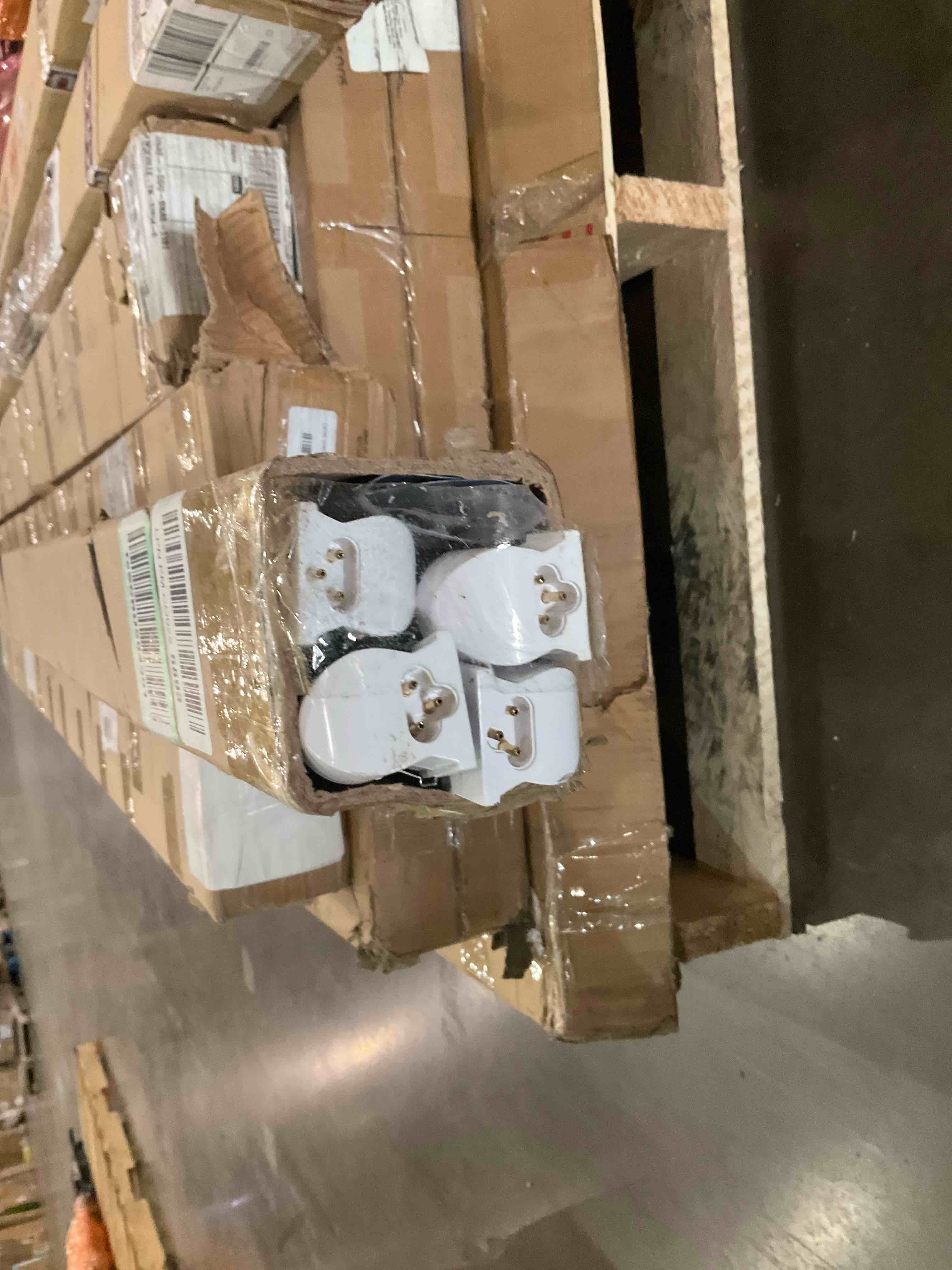 https://s3.amazonaws.com/lotting-images-prod/BargainHunt/BHL00148688_1713184321626.jpeg