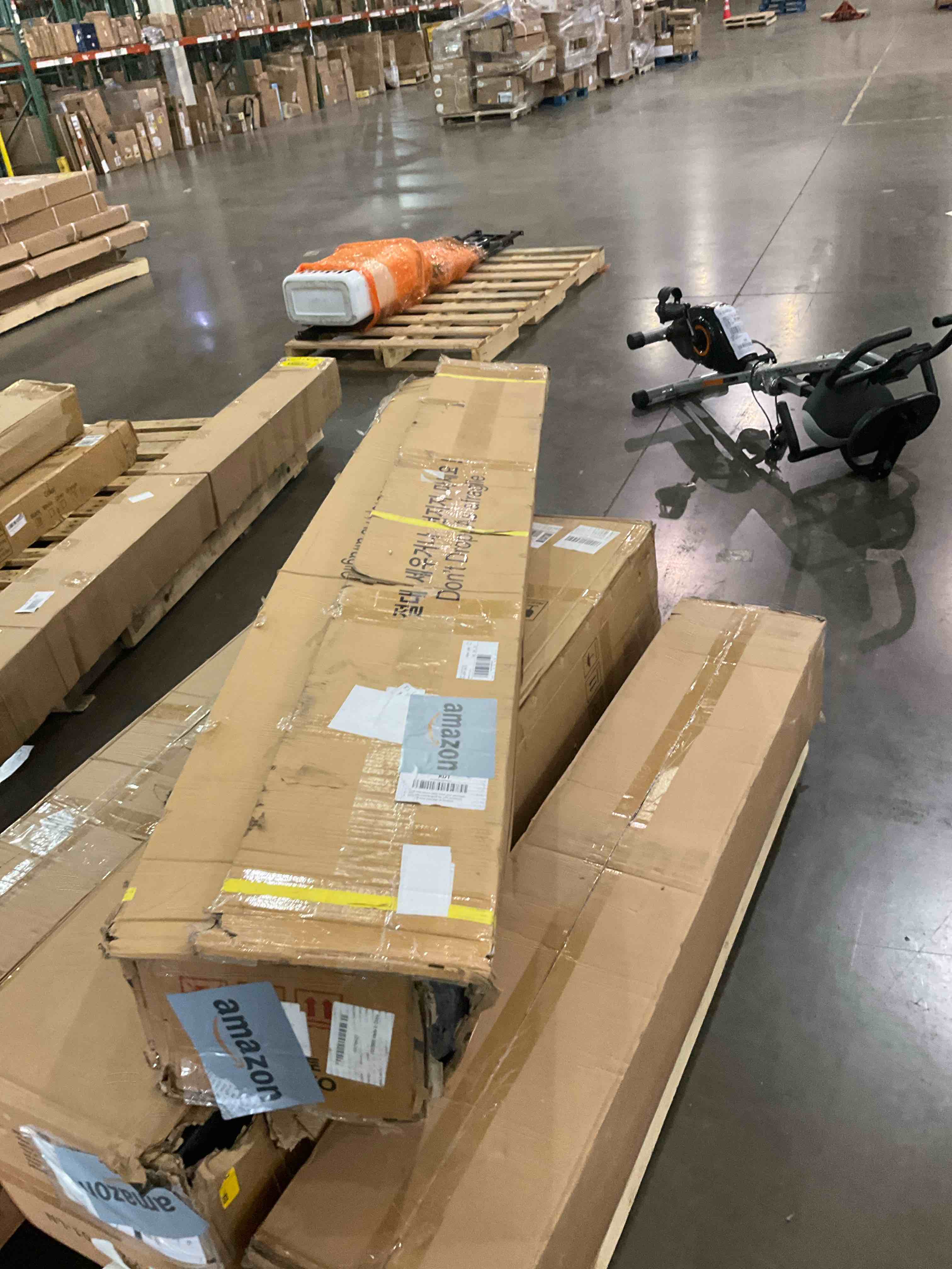 https://s3.amazonaws.com/lotting-images-prod/BargainHunt/BHL00148692_1713185381649.jpeg