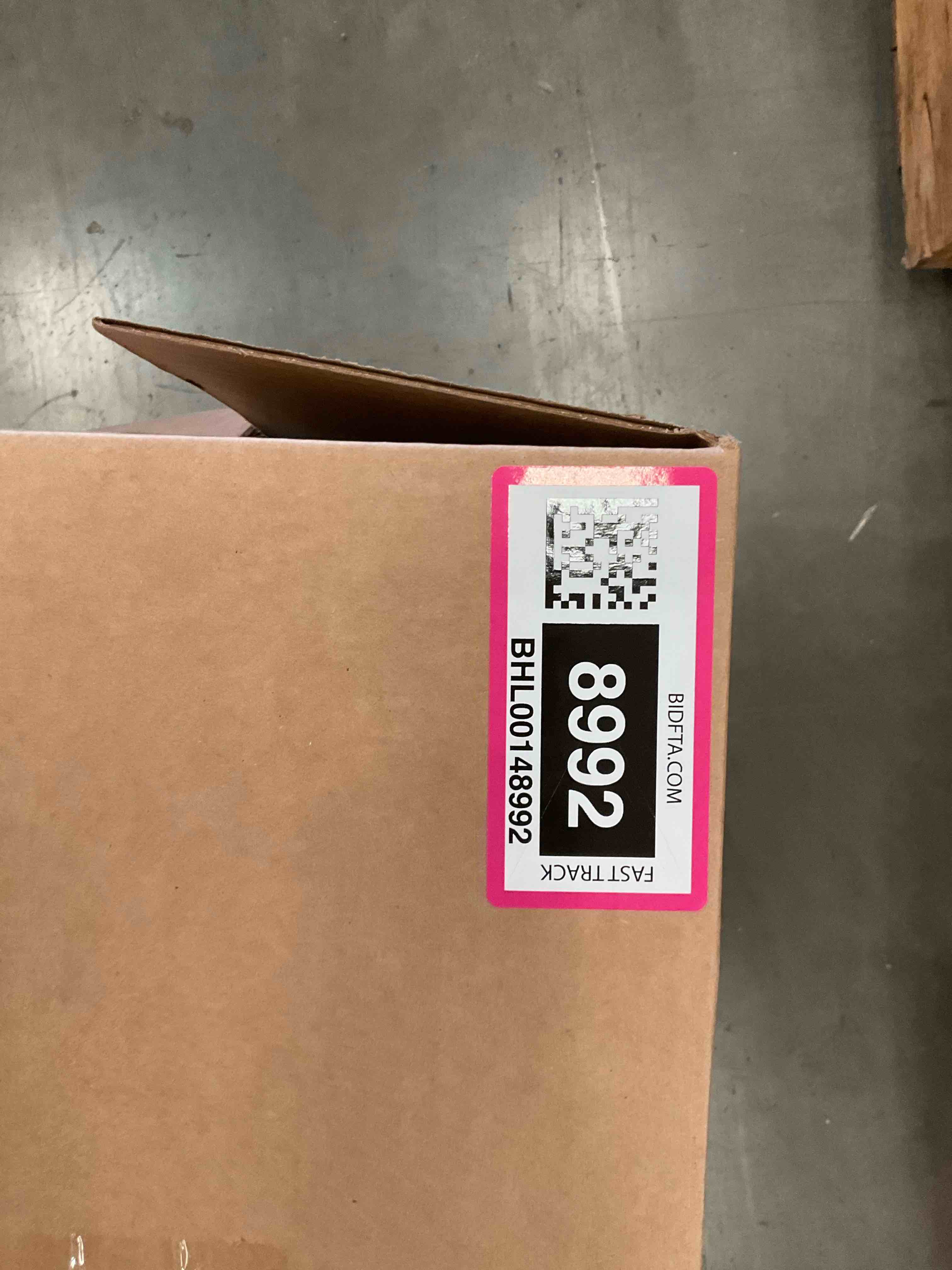 https://s3.amazonaws.com/lotting-images-prod/BargainHunt/BHL00148993_1714660644351.jpeg