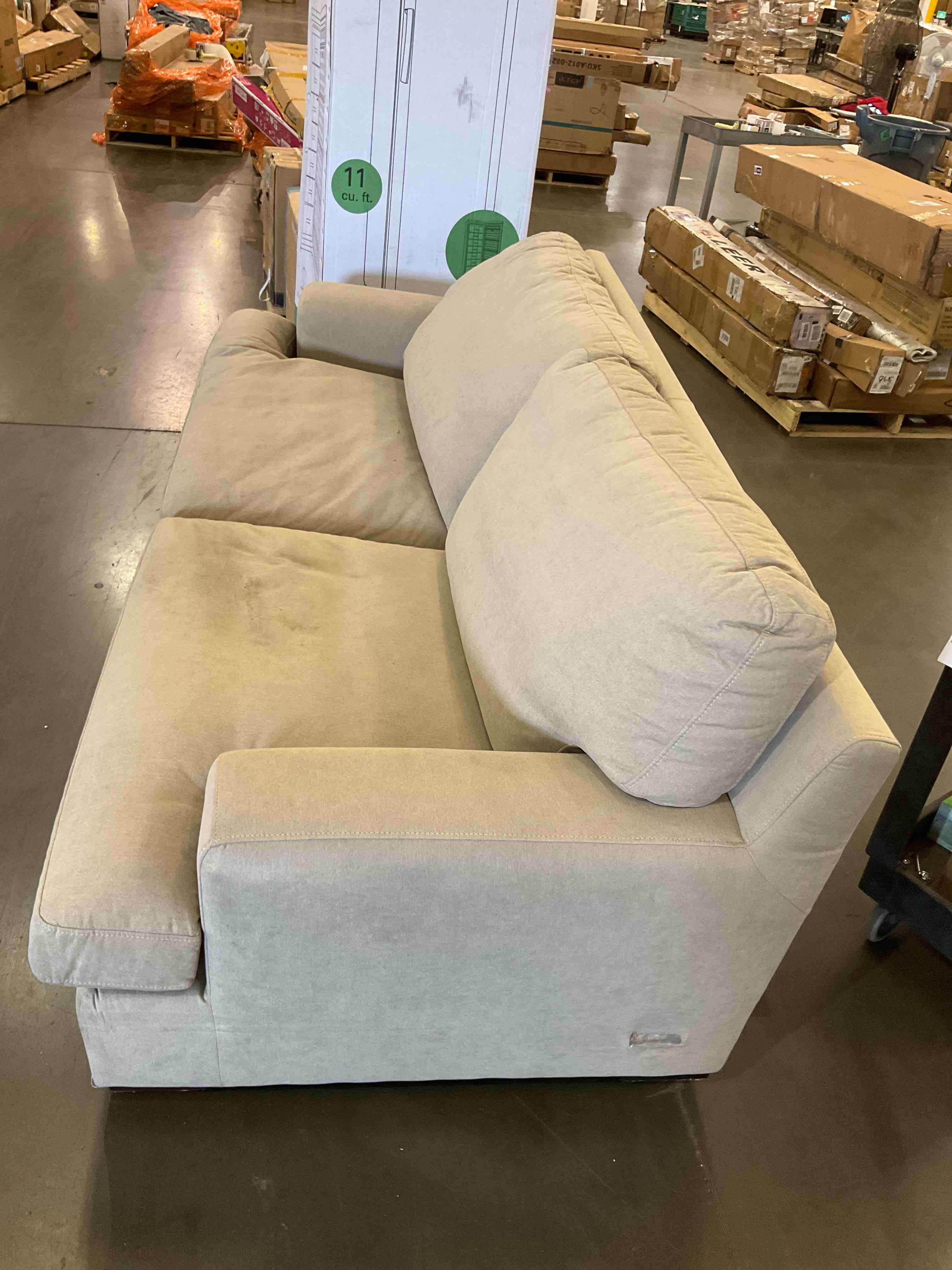 https://s3.amazonaws.com/lotting-images-prod/BargainHunt/BHL00149017_1715351319446.jpeg