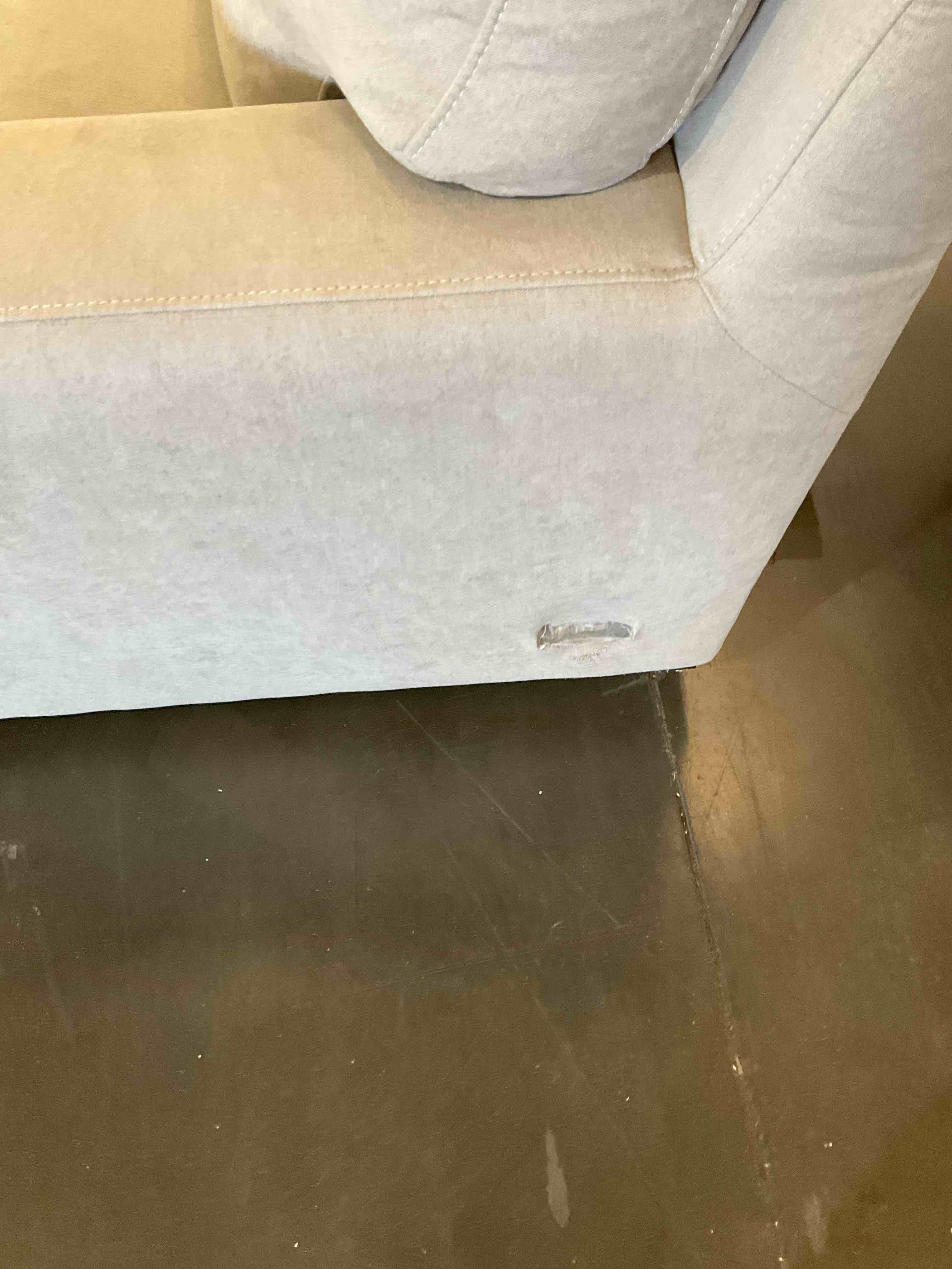 https://s3.amazonaws.com/lotting-images-prod/BargainHunt/BHL00149017_1715351321749.jpeg