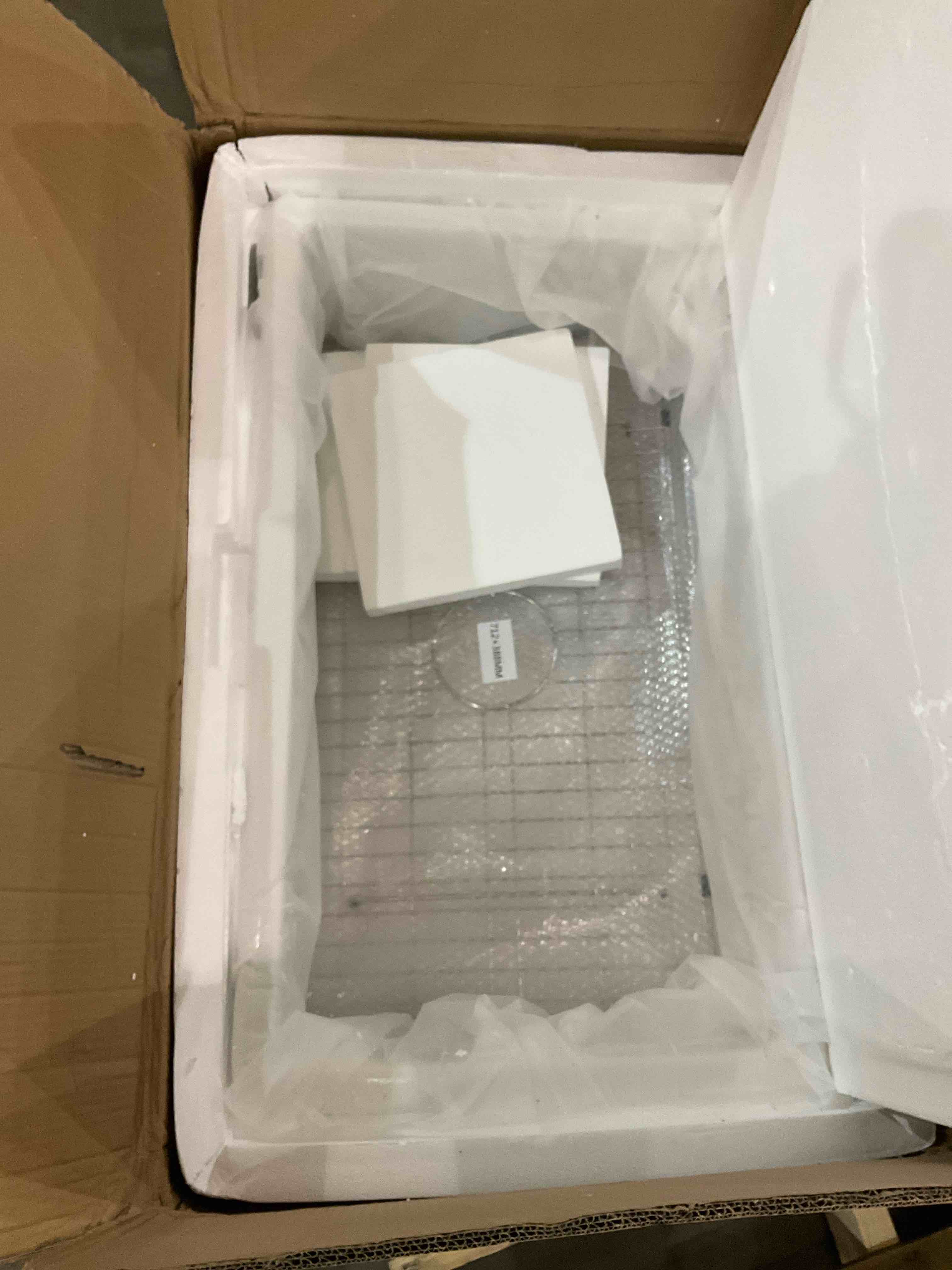 https://s3.amazonaws.com/lotting-images-prod/BargainHunt/BHL00149021_1715603753125.jpeg