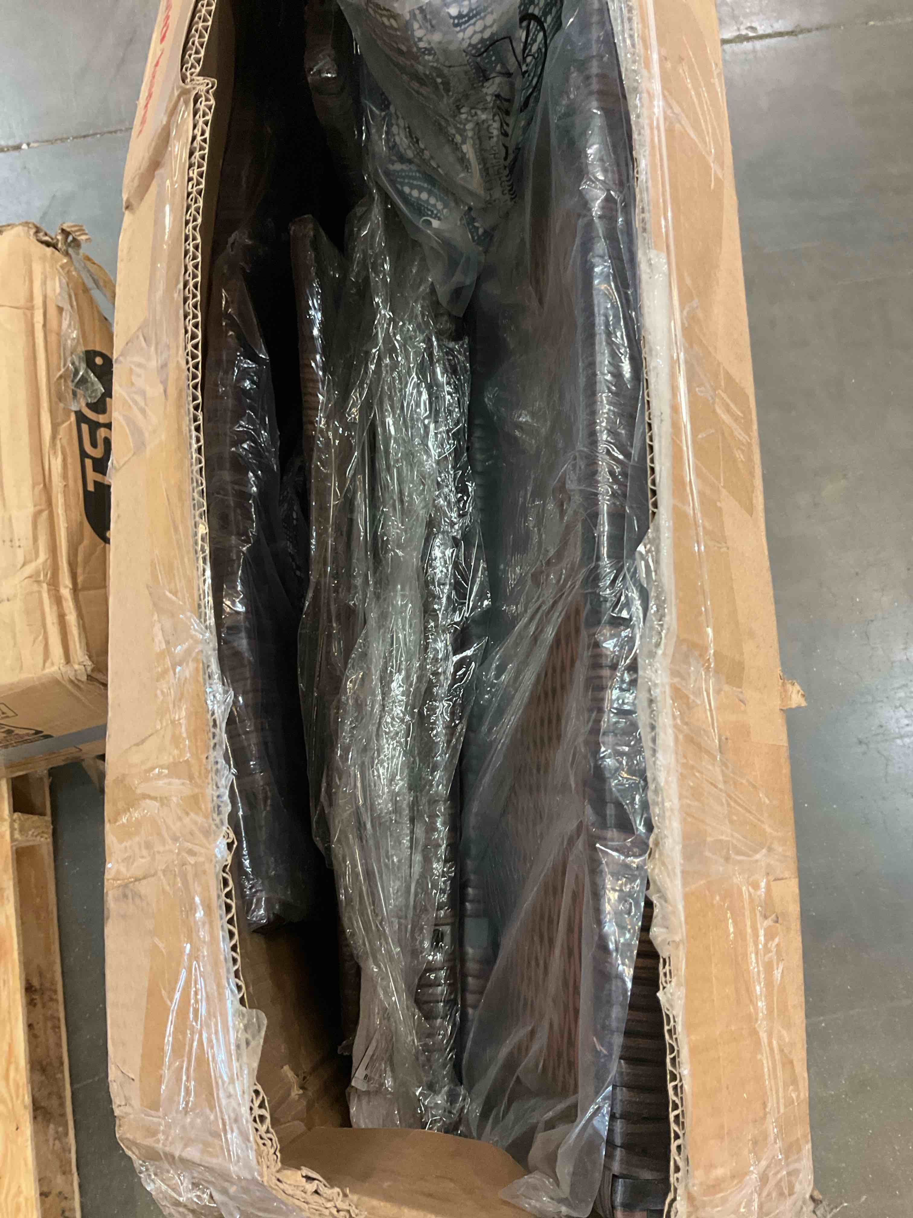 https://s3.amazonaws.com/lotting-images-prod/BargainHunt/BHL00149847_1716840754923.jpeg