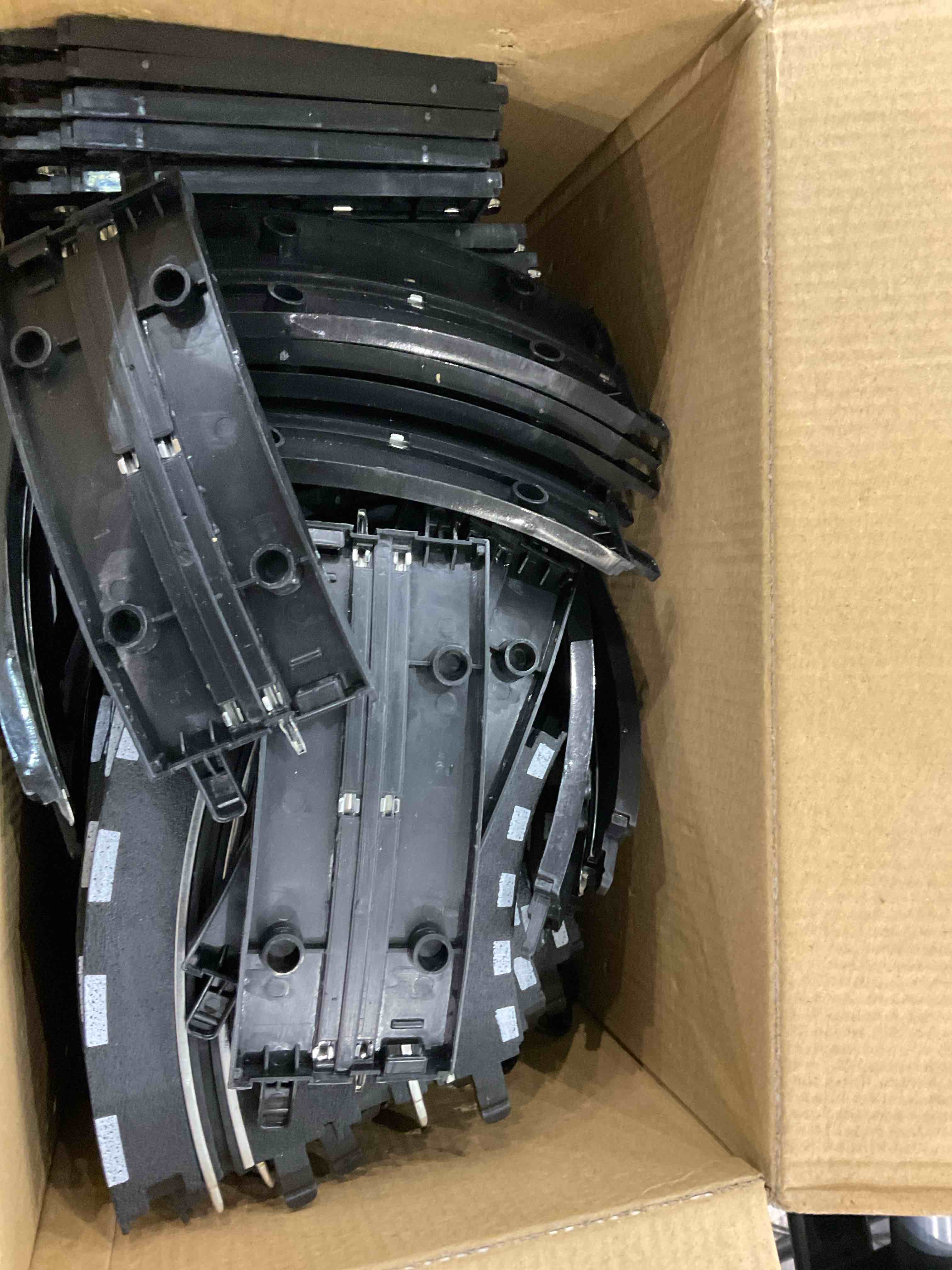 https://s3.amazonaws.com/lotting-images-prod/BargainHunt/EXS00341073_1706616820864.jpeg