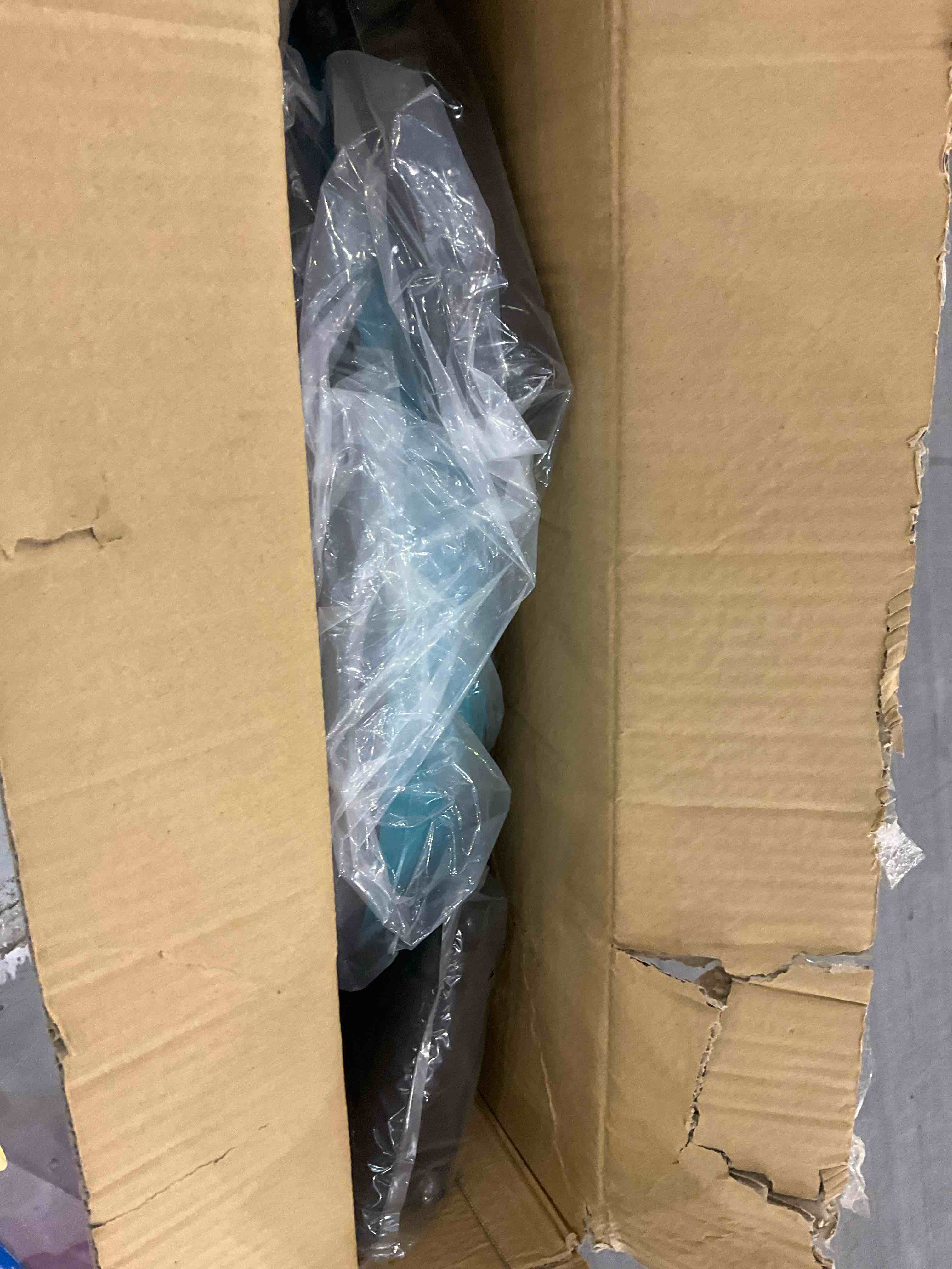 https://s3.amazonaws.com/lotting-images-prod/BargainHunt/EXS00341261_1706712263957.jpeg