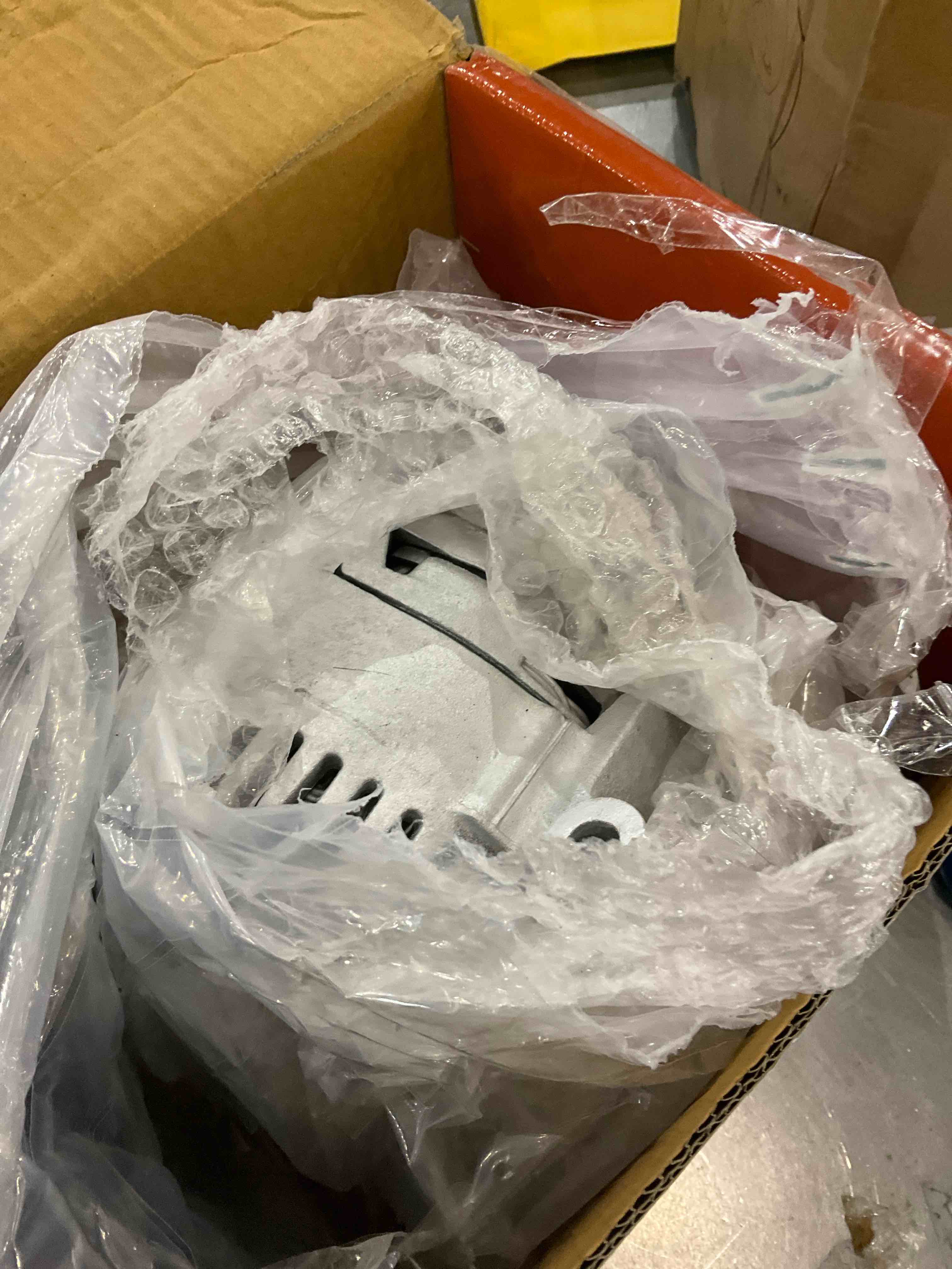 https://s3.amazonaws.com/lotting-images-prod/BargainHunt/EXS00341496_1707308306670.jpeg