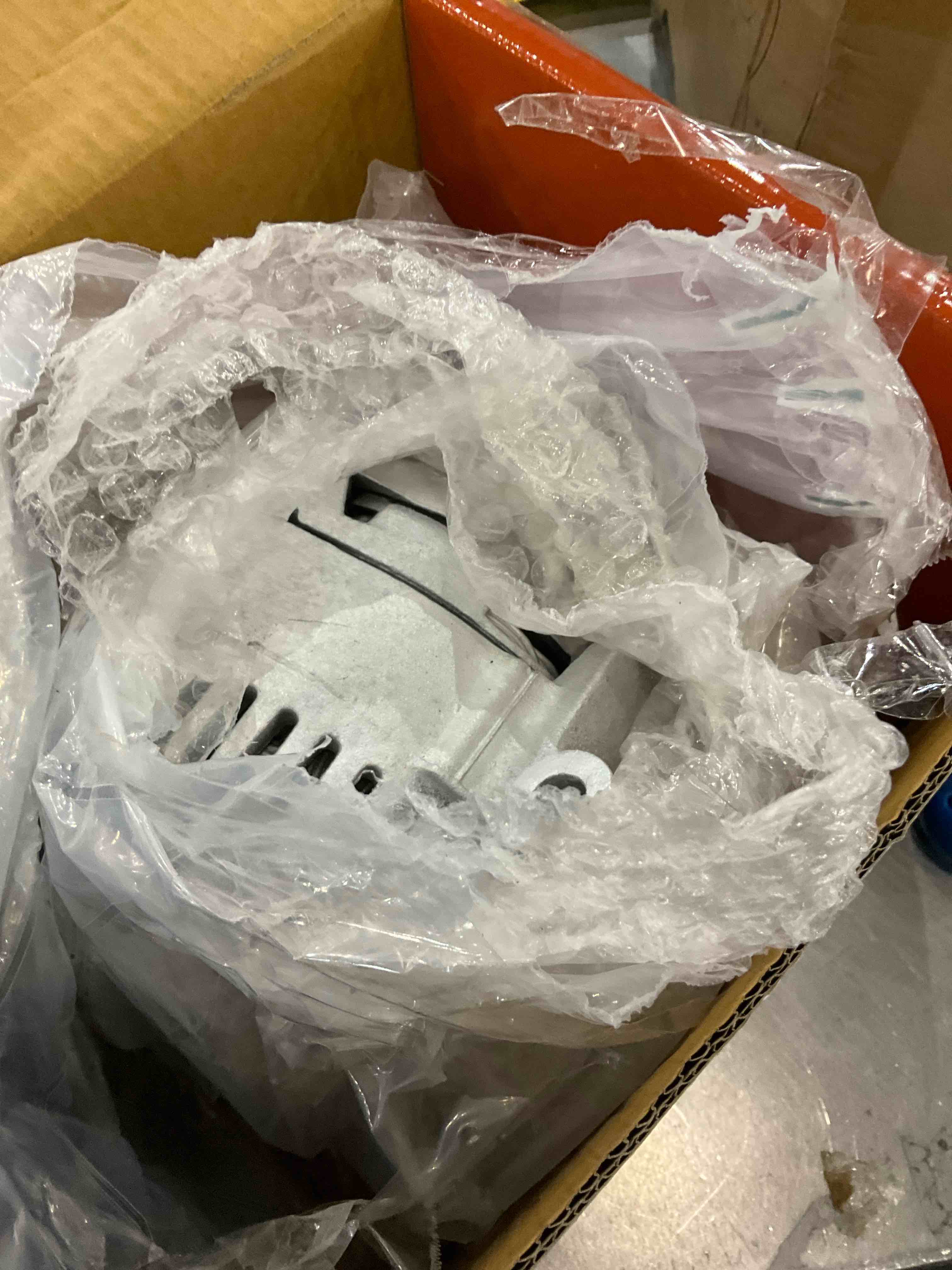 https://s3.amazonaws.com/lotting-images-prod/BargainHunt/EXS00341496_1707308307555.jpeg