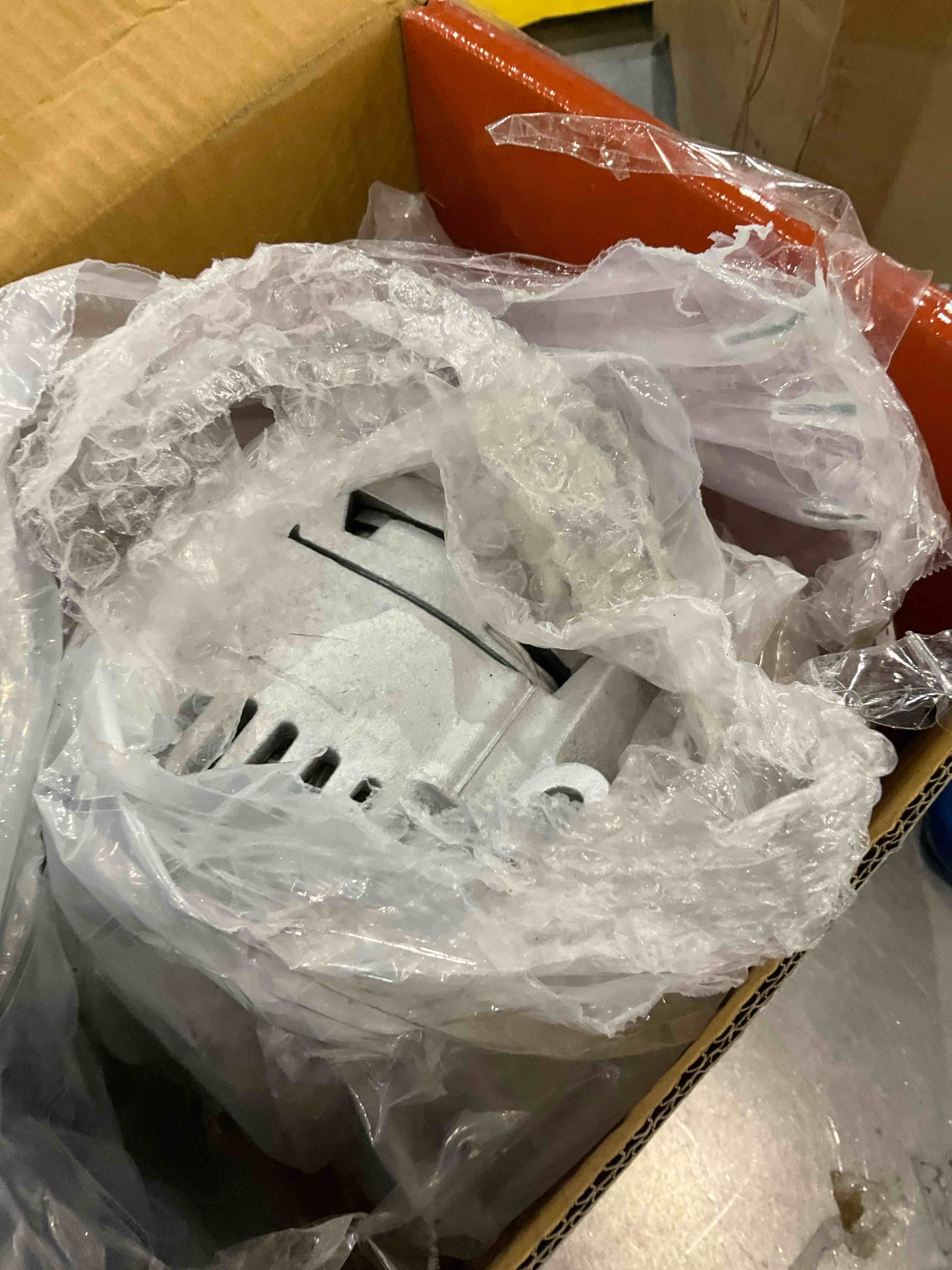 https://s3.amazonaws.com/lotting-images-prod/BargainHunt/EXS00341496_1707308308464.jpeg