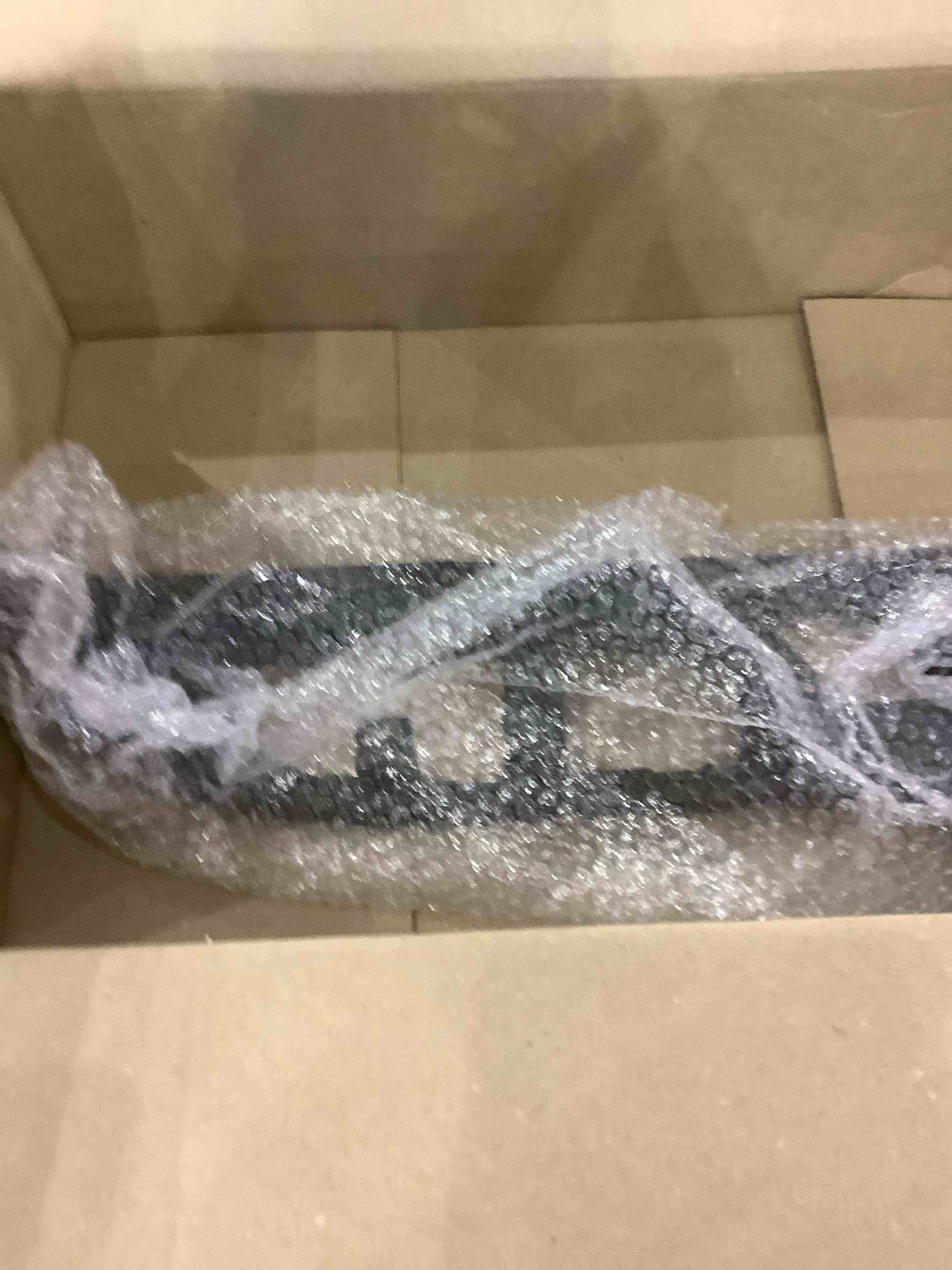 https://s3.amazonaws.com/lotting-images-prod/BargainHunt/EXS00381095_1716378585566.jpeg