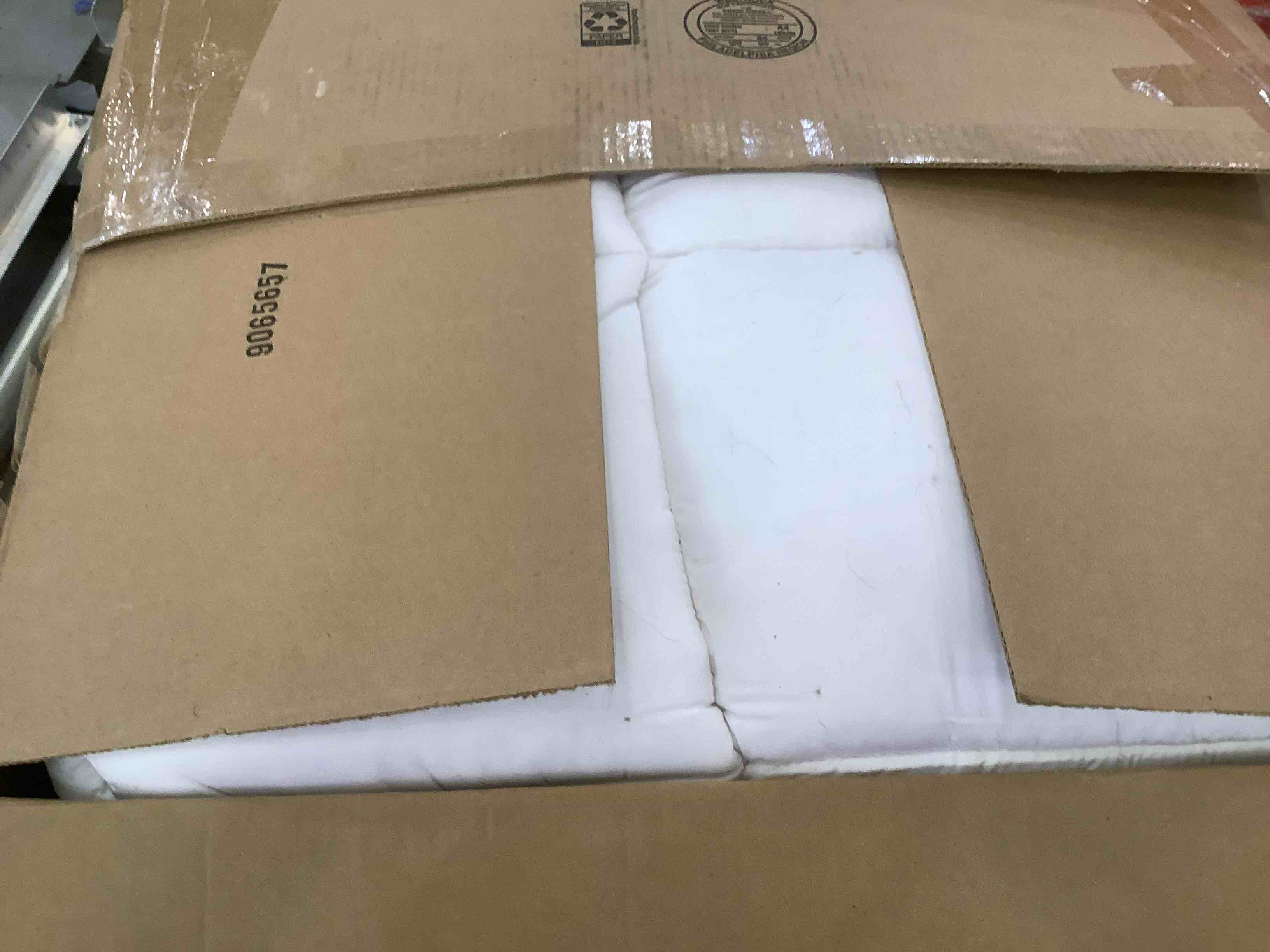 https://s3.amazonaws.com/lotting-images-prod/BargainHunt/EXS00381127_1716390998476.jpeg