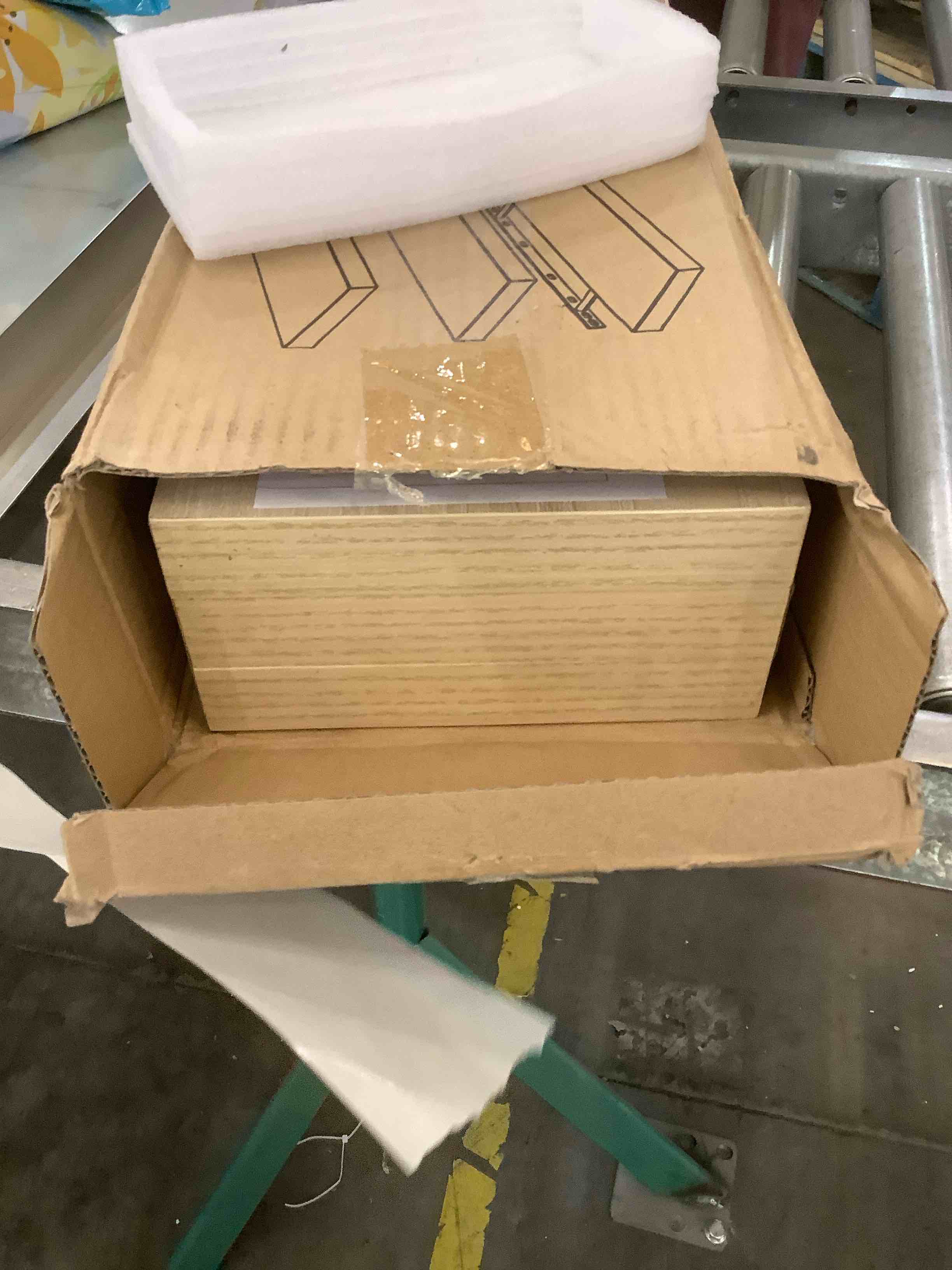 https://s3.amazonaws.com/lotting-images-prod/BargainHunt/EXS00381329_1717081925109.jpeg