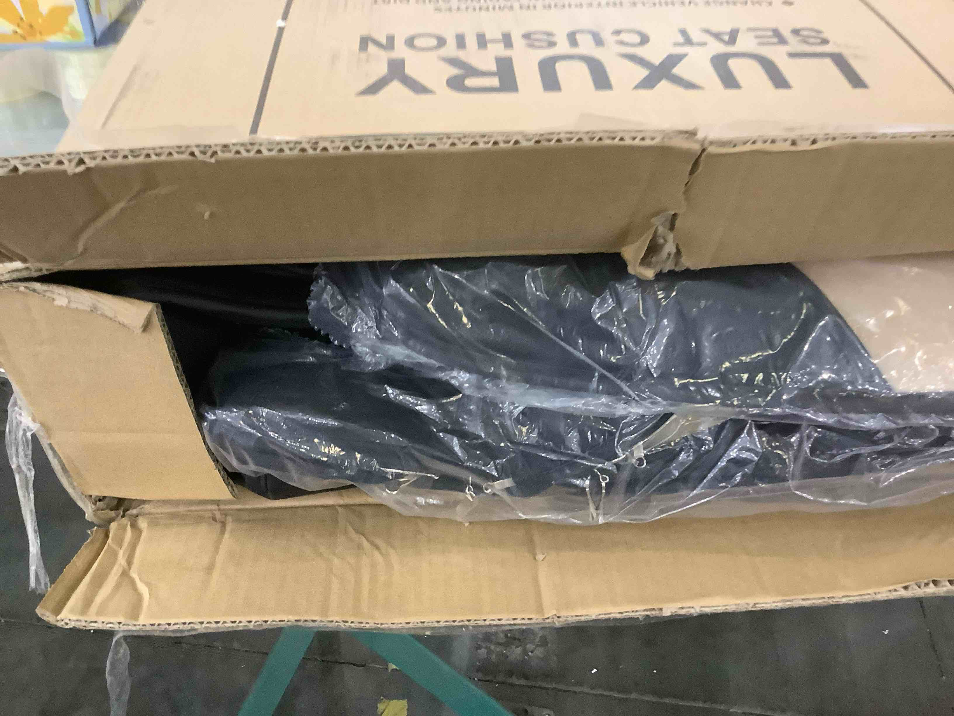 https://s3.amazonaws.com/lotting-images-prod/BargainHunt/EXS00381433_1717417440341.jpeg