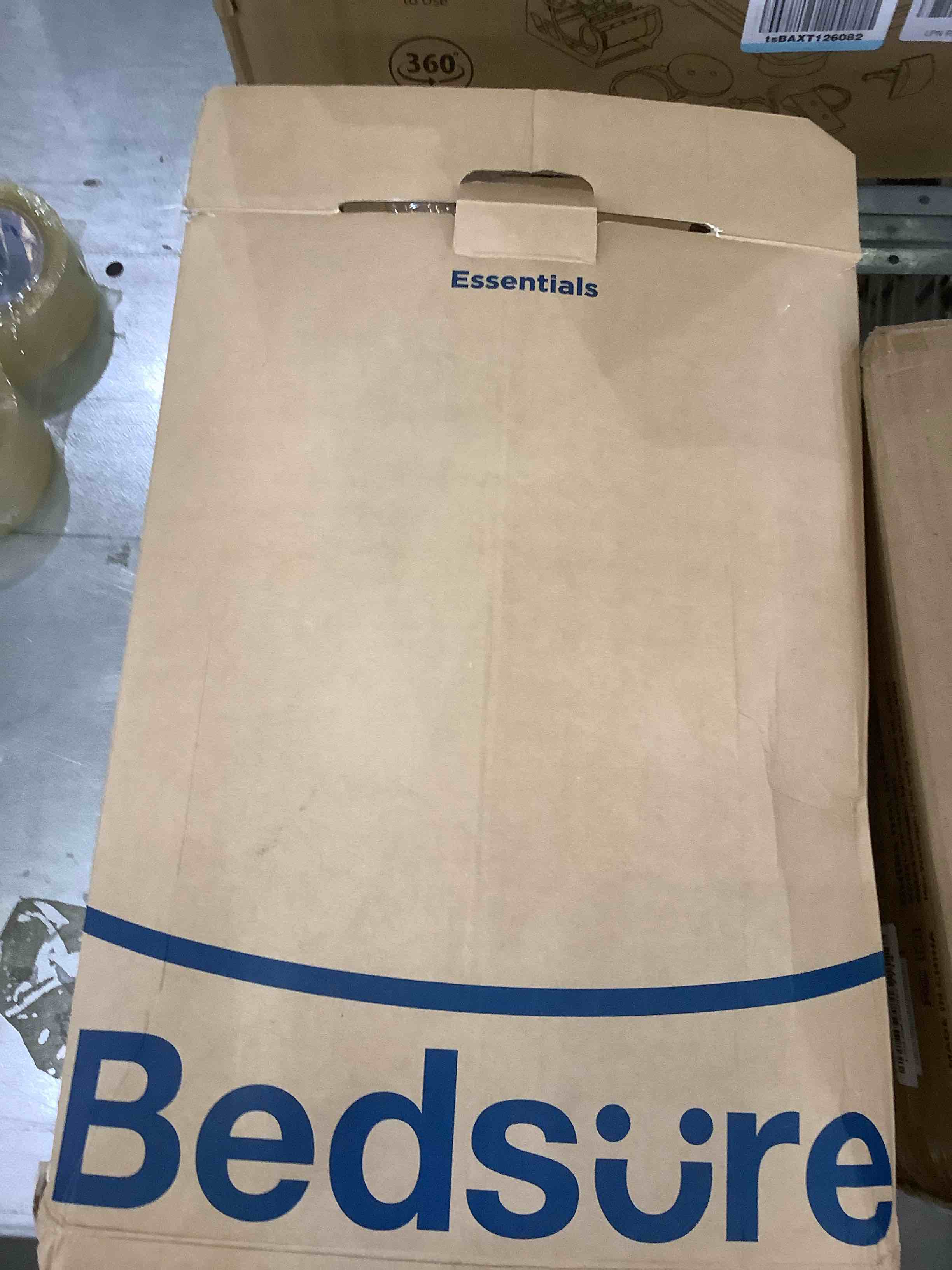 https://s3.amazonaws.com/lotting-images-prod/BargainHunt/EXS00381463_1717426073882.jpeg